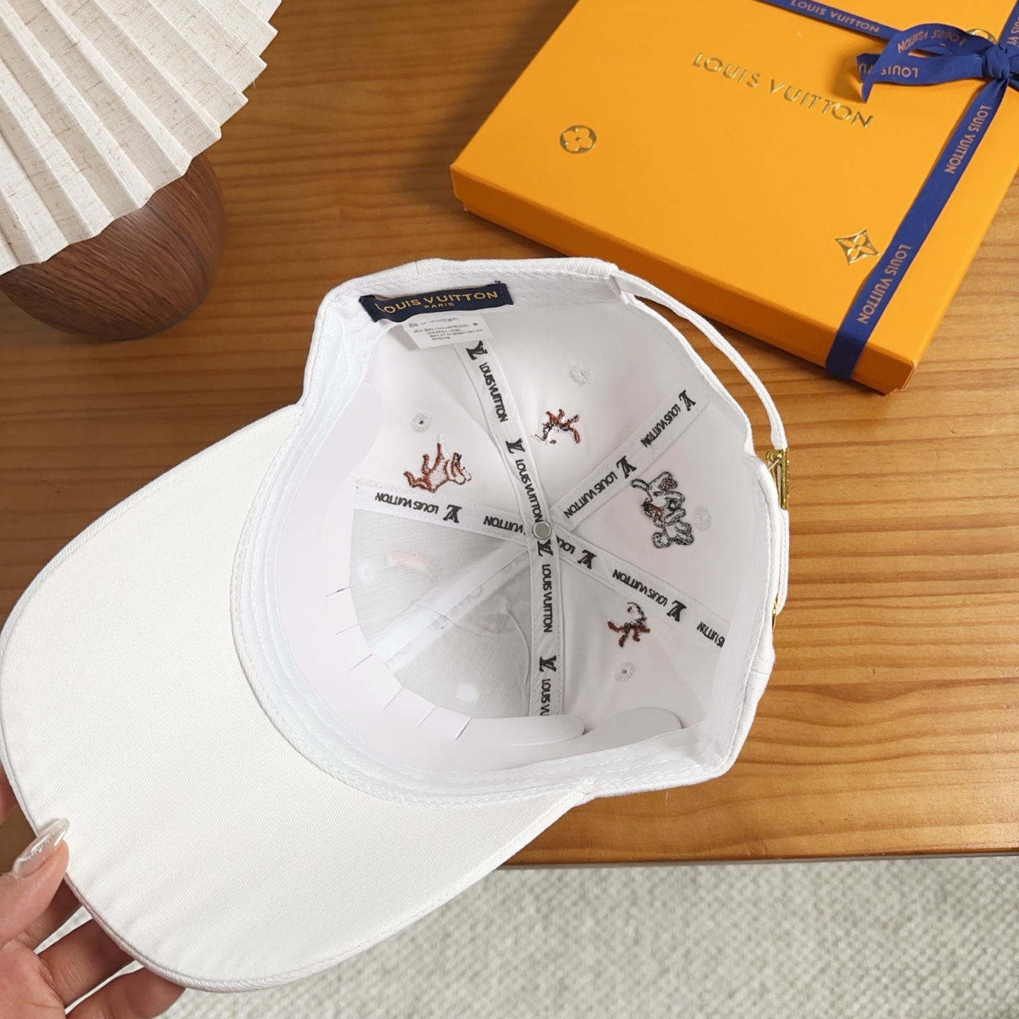 路易威登棒球帽LouisVuitton👒😍新款LV棒球帽，重工打造♥完美刺绣，高端大气，百搭款🤗男女通用
