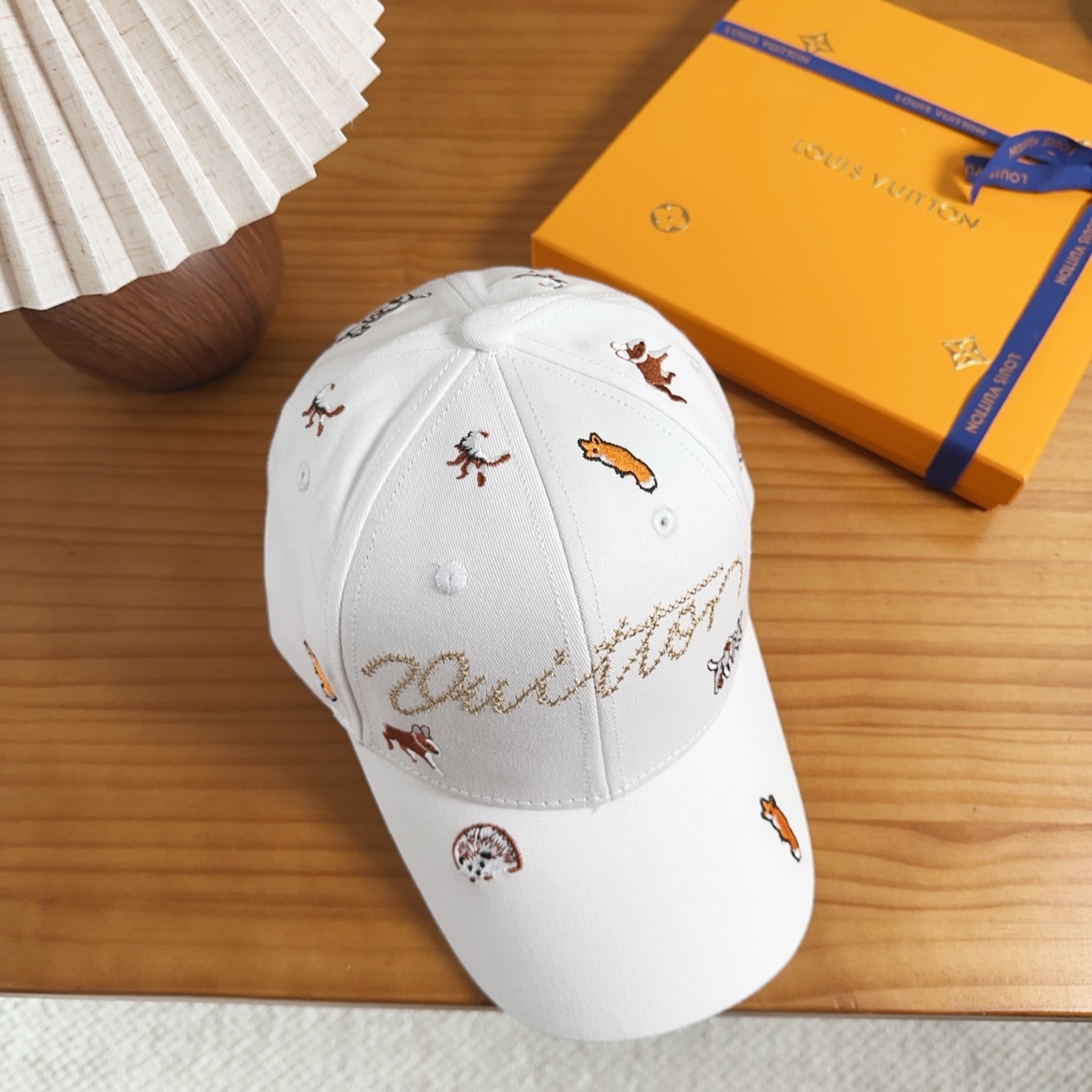 路易威登棒球帽LouisVuitton👒😍新款LV棒球帽，重工打造♥完美刺绣，高端大气，百搭款🤗男女通用