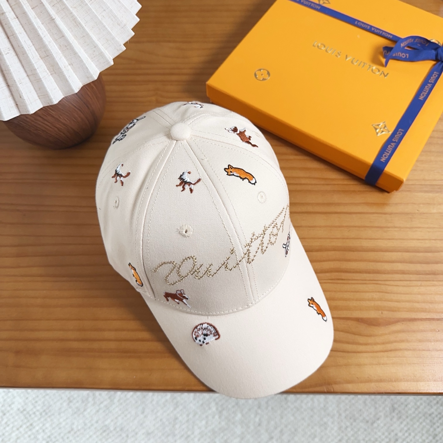 路易威登棒球帽LouisVuitton👒😍新款LV棒球帽，重工打造♥完美刺绣，高端大气，百搭款🤗男女通用