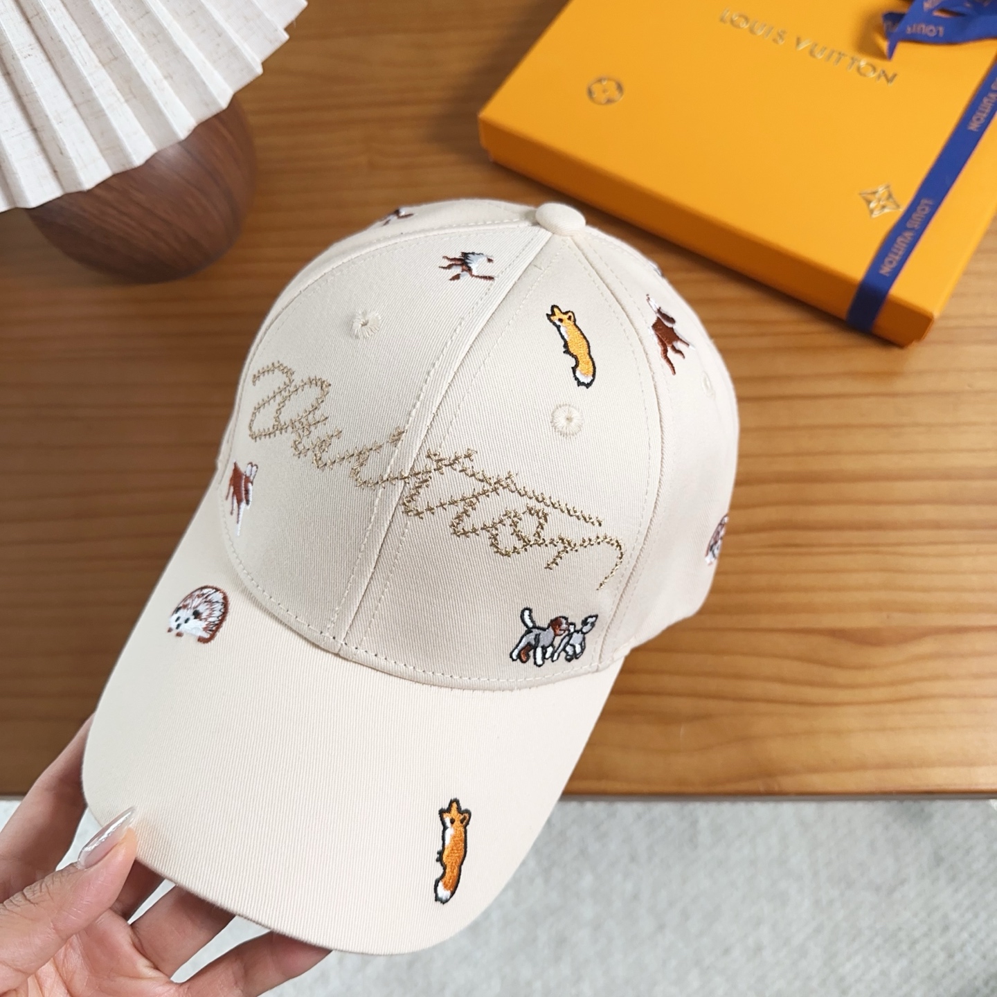 路易威登棒球帽LouisVuitton👒😍新款LV棒球帽，重工打造♥完美刺绣，高端大气，百搭款🤗男女通用