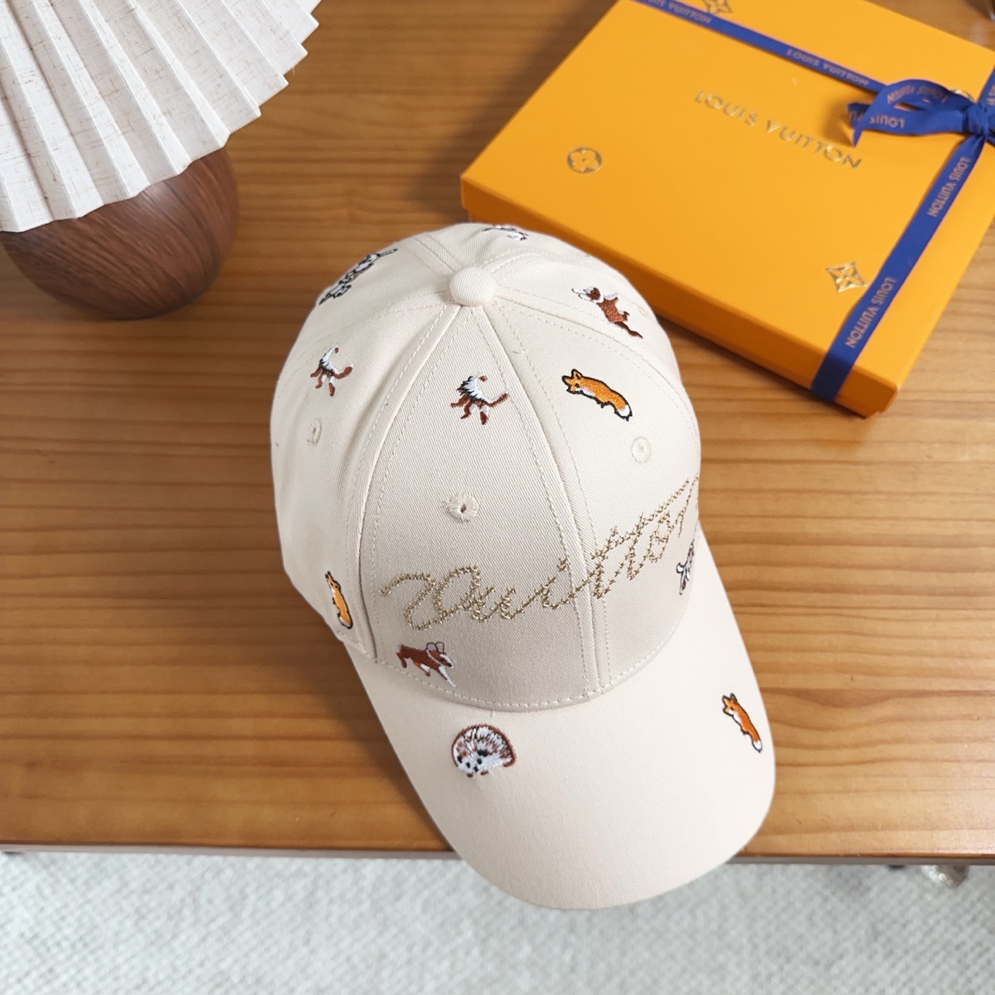 路易威登棒球帽LouisVuitton👒😍新款LV棒球帽，重工打造♥完美刺绣，高端大气，百搭款🤗男女通用