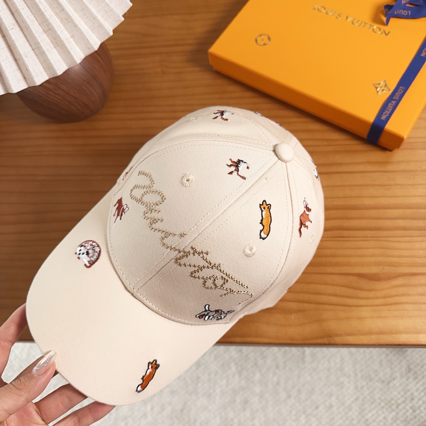 路易威登棒球帽LouisVuitton👒😍新款LV棒球帽，重工打造♥完美刺绣，高端大气，百搭款🤗男女通用