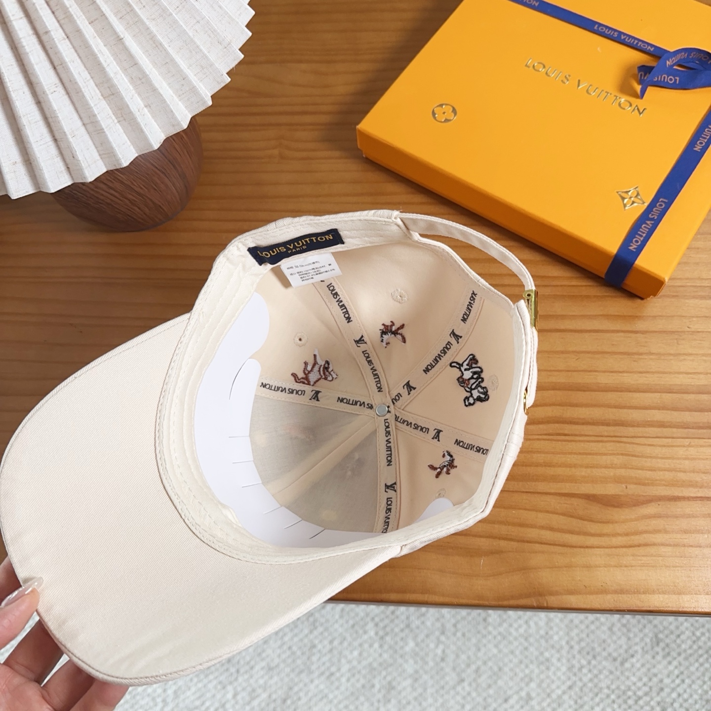 路易威登棒球帽LouisVuitton👒😍新款LV棒球帽，重工打造♥完美刺绣，高端大气，百搭款🤗男女通用