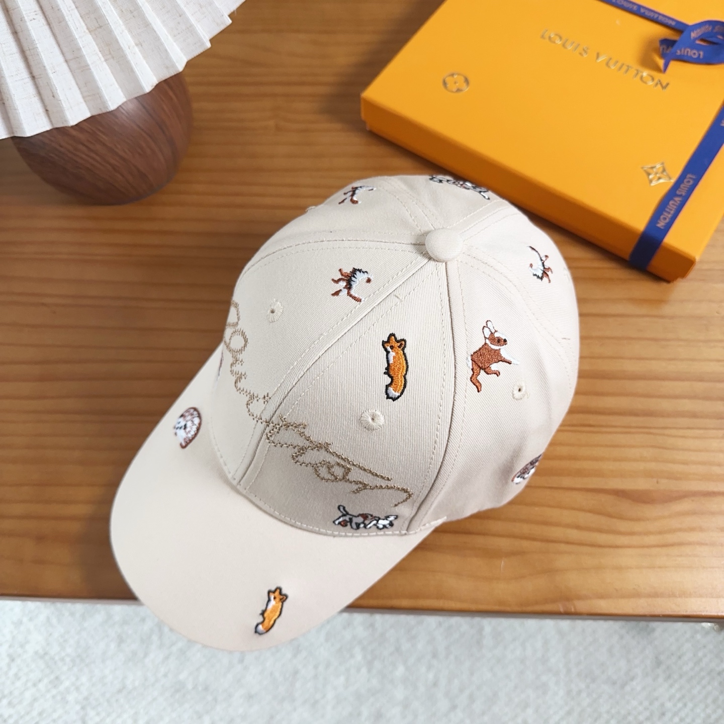 路易威登棒球帽LouisVuitton👒😍新款LV棒球帽，重工打造♥完美刺绣，高端大气，百搭款🤗男女通用
