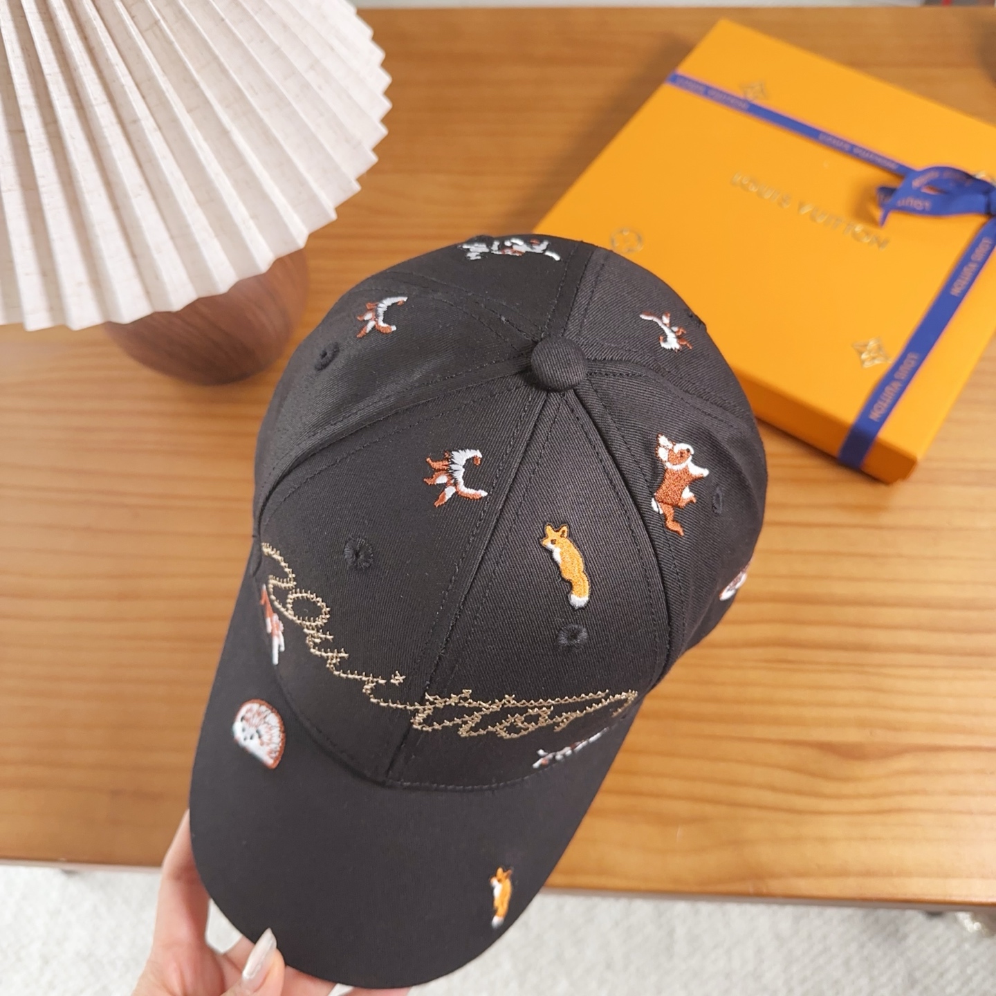 路易威登棒球帽LouisVuitton👒😍新款LV棒球帽，重工打造♥完美刺绣，高端大气，百搭款🤗男女通用