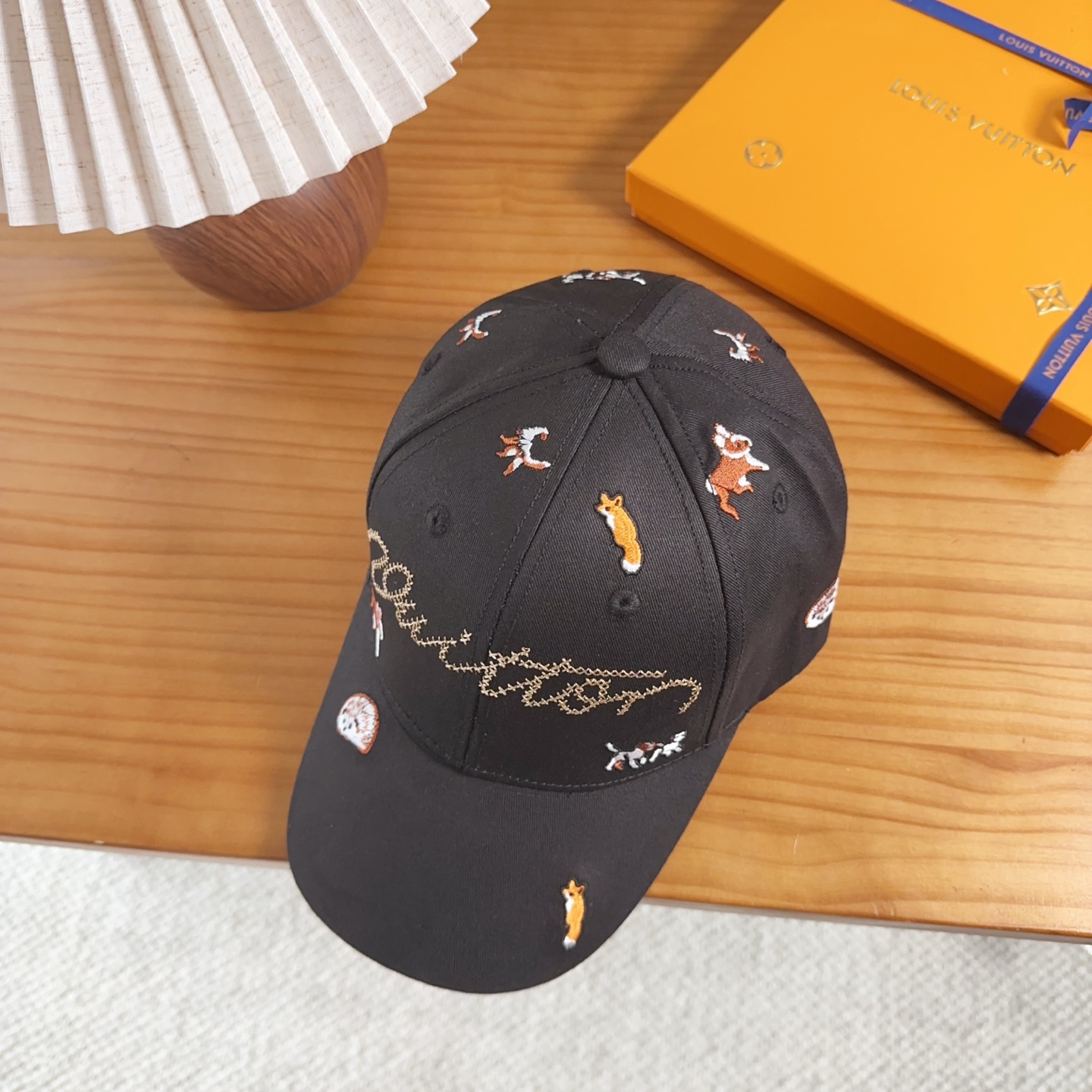 路易威登棒球帽LouisVuitton👒😍新款LV棒球帽，重工打造♥完美刺绣，高端大气，百搭款🤗男女通用