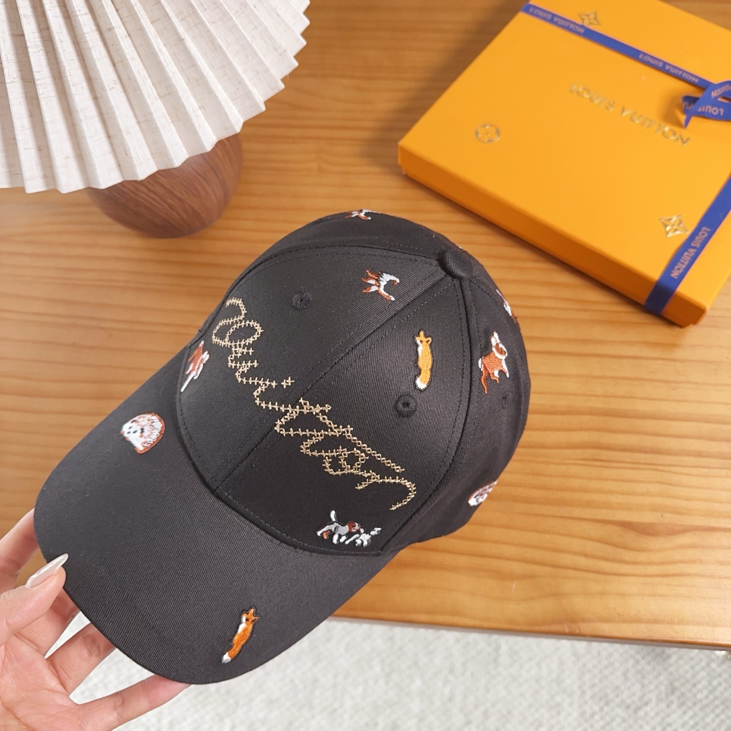 路易威登棒球帽LouisVuitton👒😍新款LV棒球帽，重工打造♥完美刺绣，高端大气，百搭款🤗男女通用