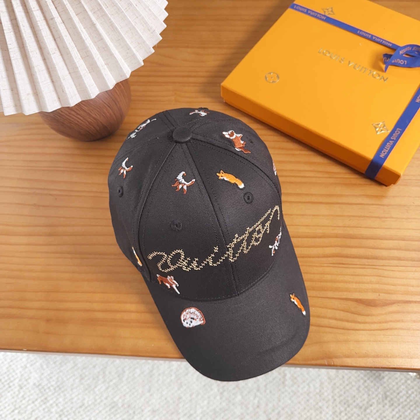 路易威登棒球帽LouisVuitton👒😍新款LV棒球帽，重工打造♥完美刺绣，高端大气，百搭款🤗男女通用