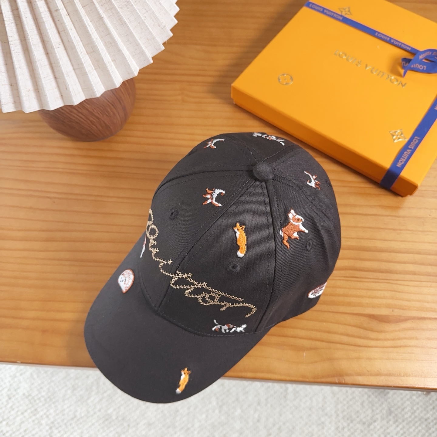 路易威登棒球帽LouisVuitton👒😍新款LV棒球帽，重工打造♥完美刺绣，高端大气，百搭款🤗男女通用