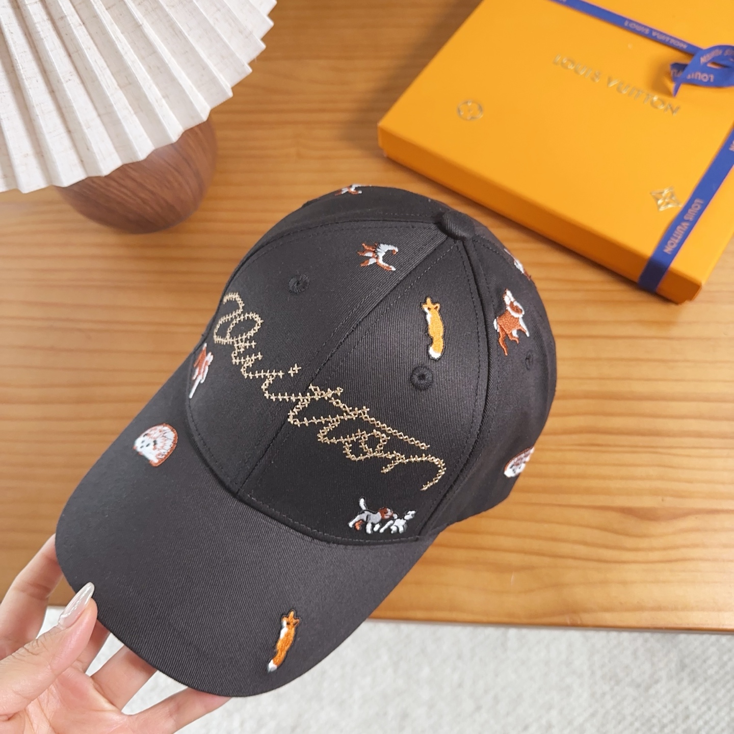 路易威登棒球帽LouisVuitton👒😍新款LV棒球帽，重工打造♥完美刺绣，高端大气，百搭款🤗男女通用