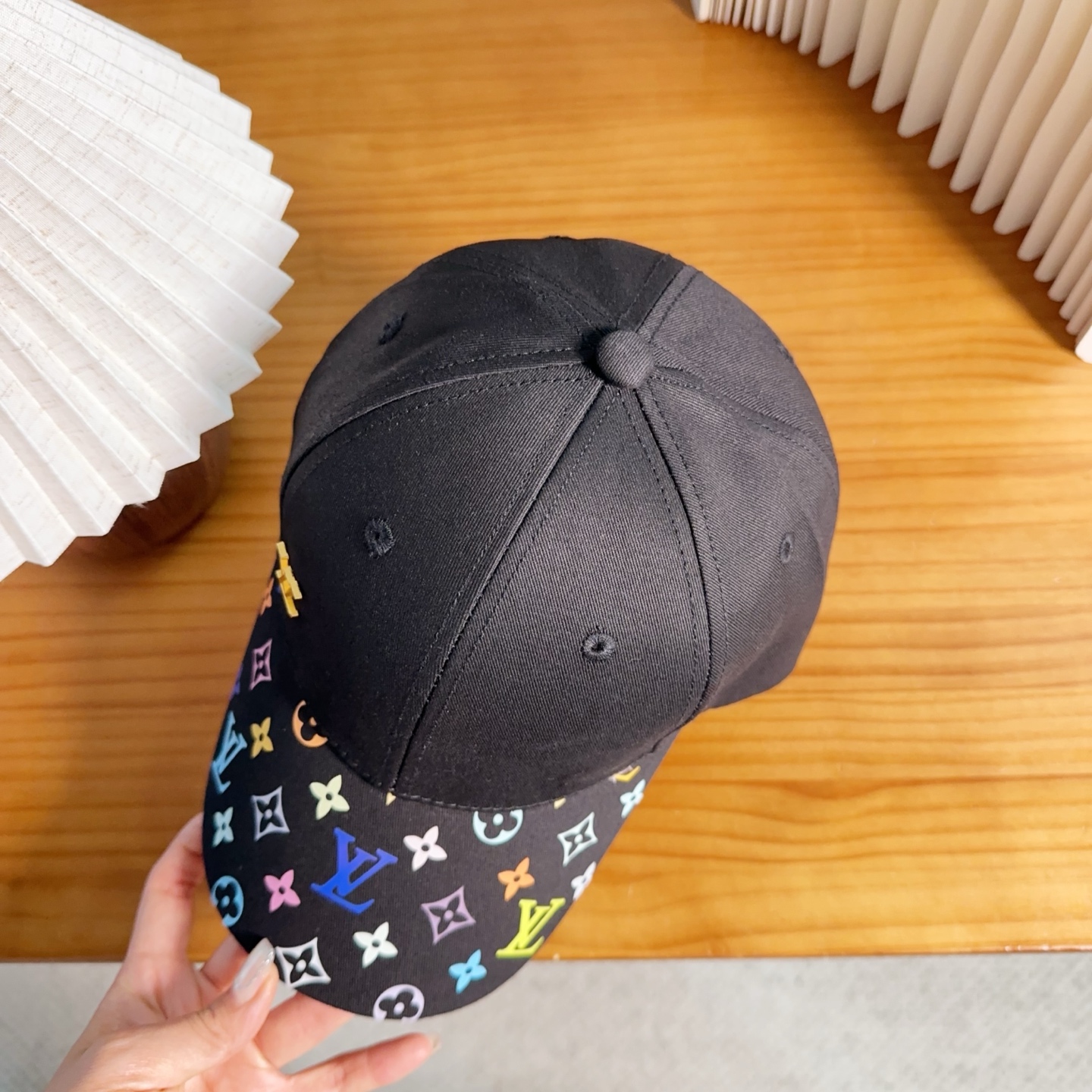 路易威登棒球帽LouisVuitton👒😍新款LV棒球帽，重工打造♥完美刺绣，高端大气，百搭款🤗男女通用