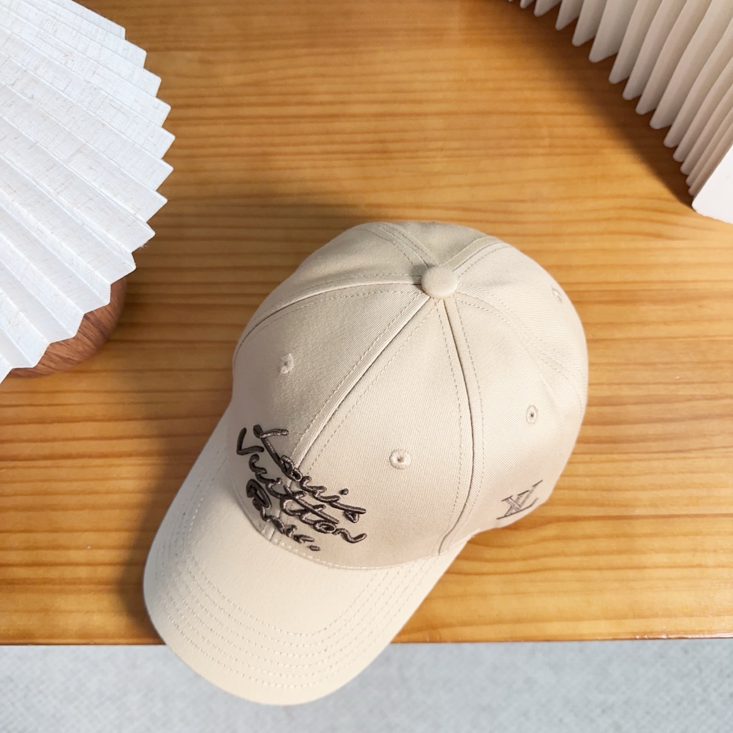 路易威登棒球帽LouisVuitton👒😍新款LV棒球帽，重工打造♥完美刺绣，高端大气，百搭款🤗男女通用