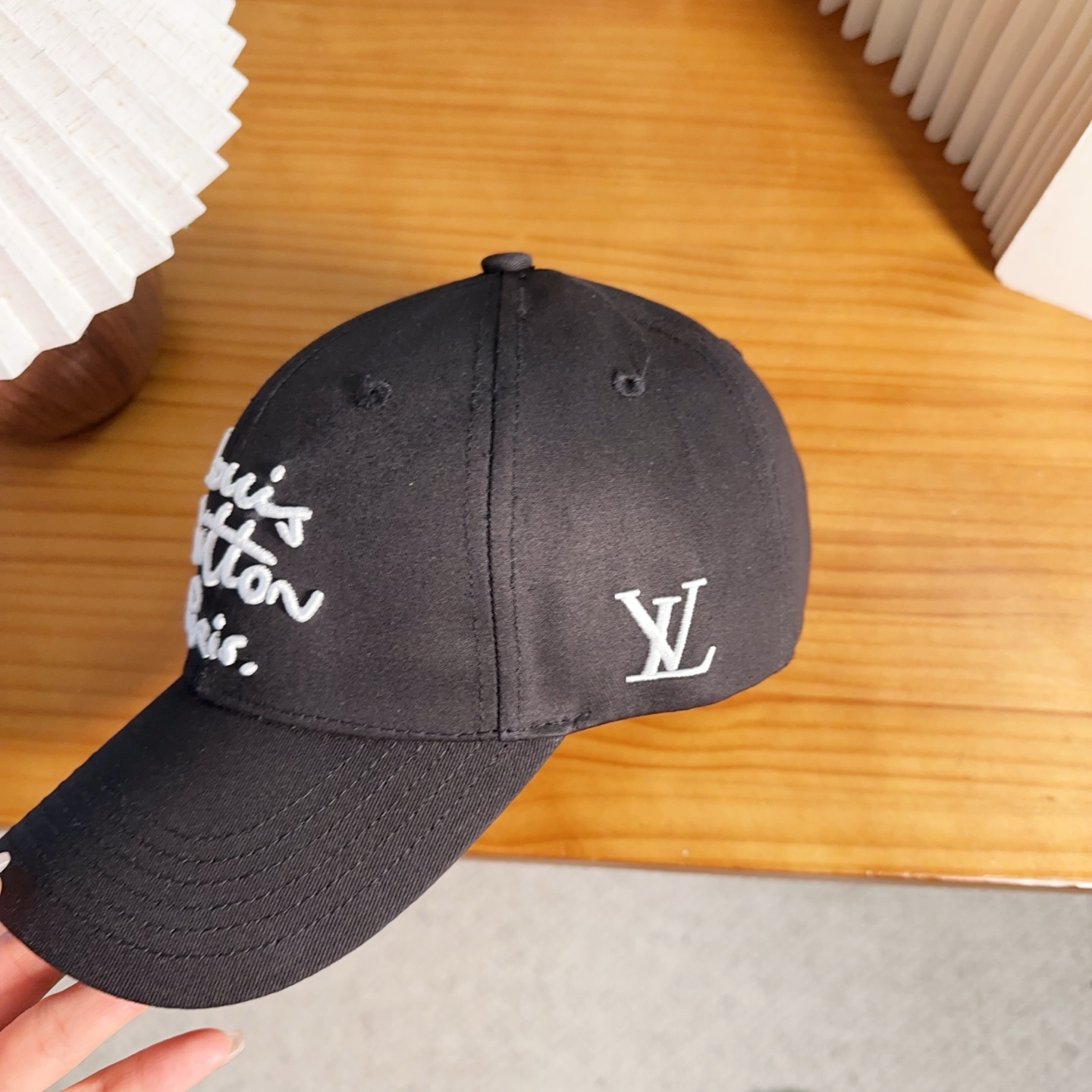 路易威登棒球帽LouisVuitton👒😍新款LV棒球帽，重工打造♥完美刺绣，高端大气，百搭款🤗男女通用