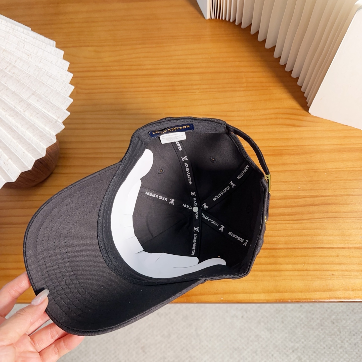 路易威登棒球帽LouisVuitton👒😍新款LV棒球帽，重工打造♥完美刺绣，高端大气，百搭款🤗男女通用