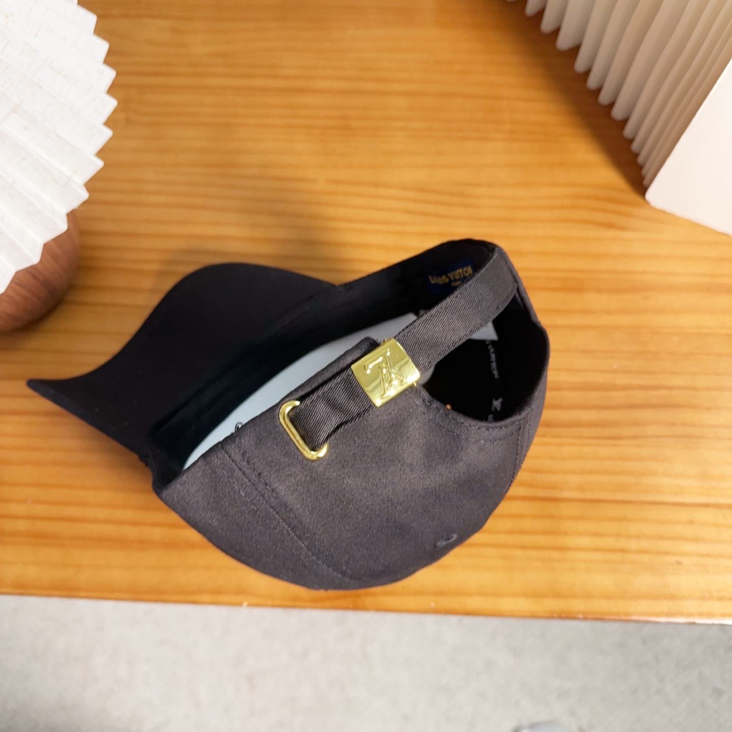 路易威登棒球帽LouisVuitton👒😍新款LV棒球帽，重工打造♥完美刺绣，高端大气，百搭款🤗男女通用