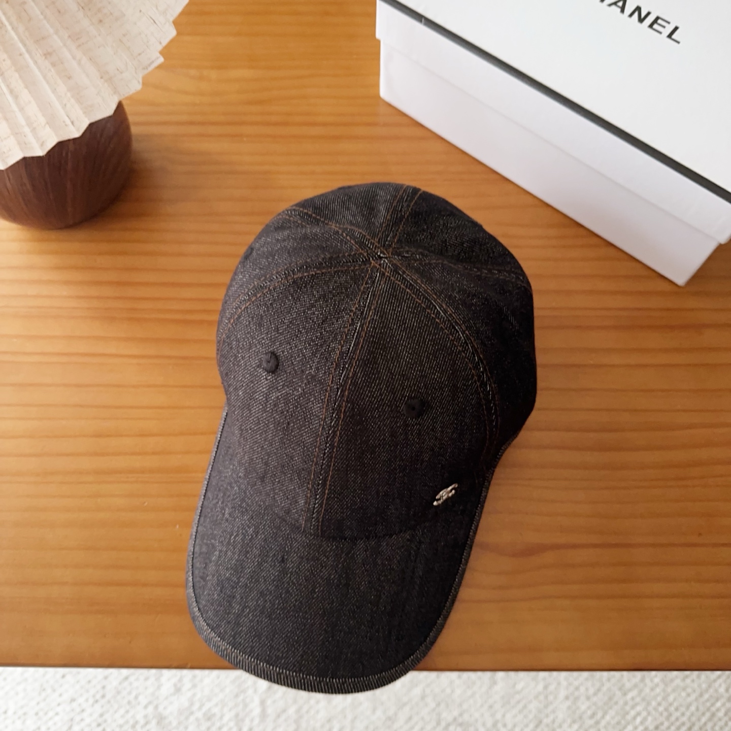 NO:765210,Chanel's new autumn and winter classic casual and trendy styles are now available in simple Japanese and Korean style baseball caps, which look great with any combination!  When traveling, you must buy a hat: straw hat, fisherman hat, baseball cap, hat, chanel, espadrilles, hats19860909香奈儿秋冬新款经典休闲潮流款 上架简约棒球帽日韩风格,随便搭配都超好看！出门旅游,绝对要入手的一款帽子草帽渔夫帽棒球帽,帽子,chanel,espadrilles,hats,hat