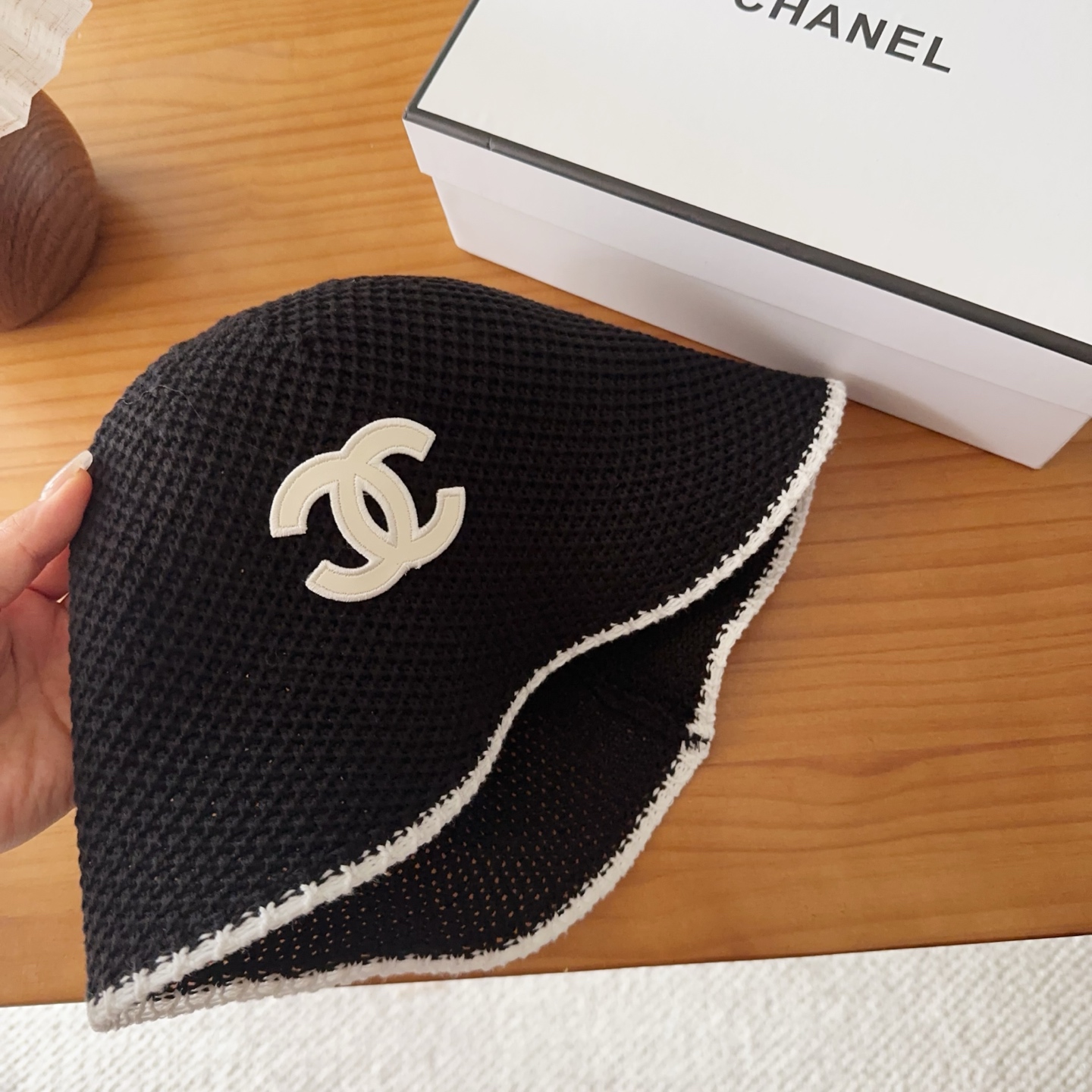 Chanel 渔夫帽 让兼顾时尚和遮阳的简约桶帽出游拍照📷拗造型必备敲显脸小
