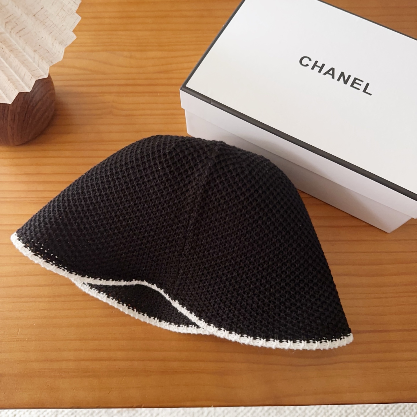 Chanel 渔夫帽 让兼顾时尚和遮阳的简约桶帽出游拍照📷拗造型必备敲显脸小