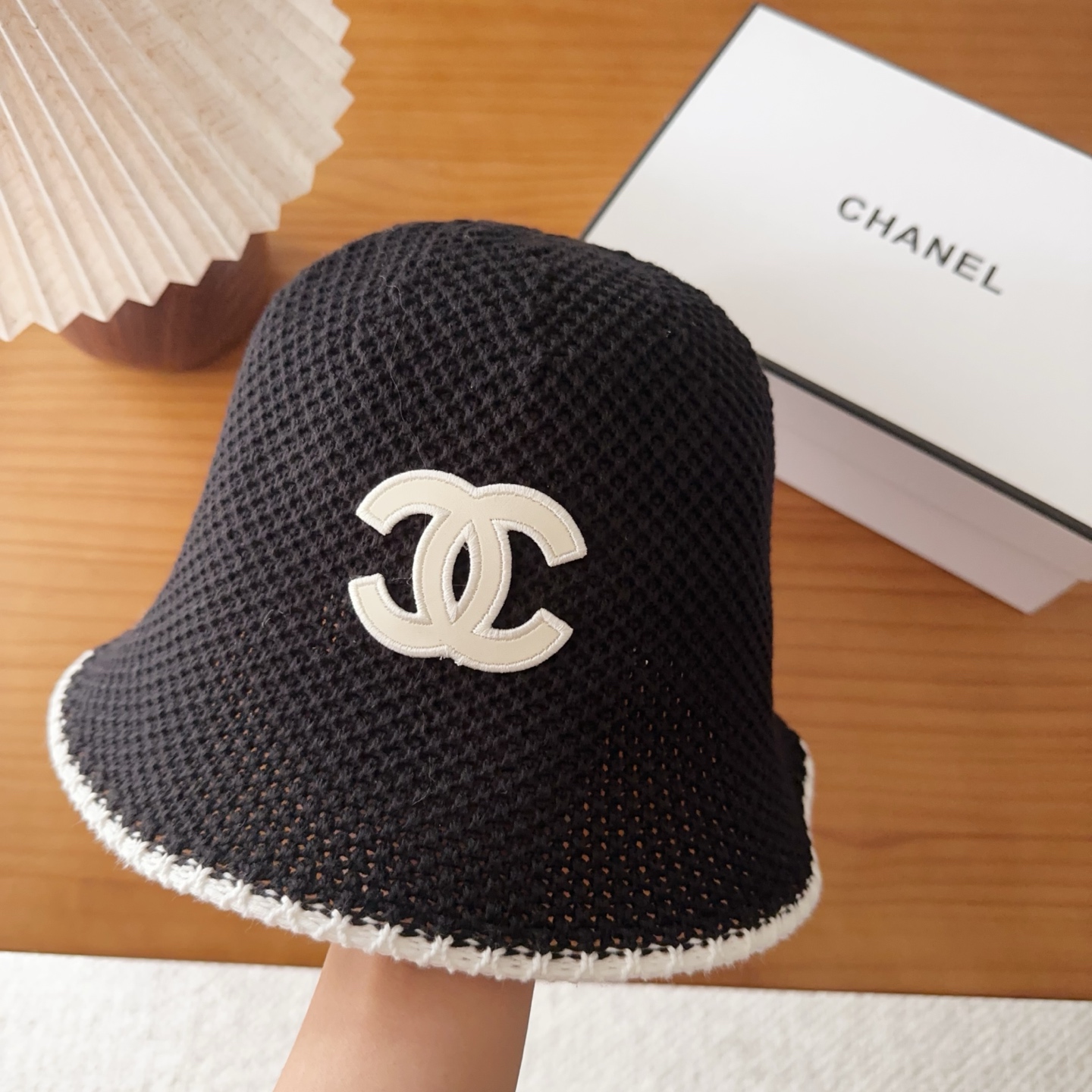 Chanel 渔夫帽 让兼顾时尚和遮阳的简约桶帽出游拍照📷拗造型必备敲显脸小