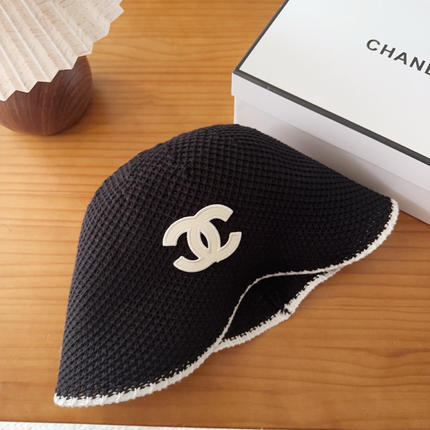 Chanel 渔夫帽 让兼顾时尚和遮阳的简约桶帽出游拍照📷拗造型必备敲显脸小