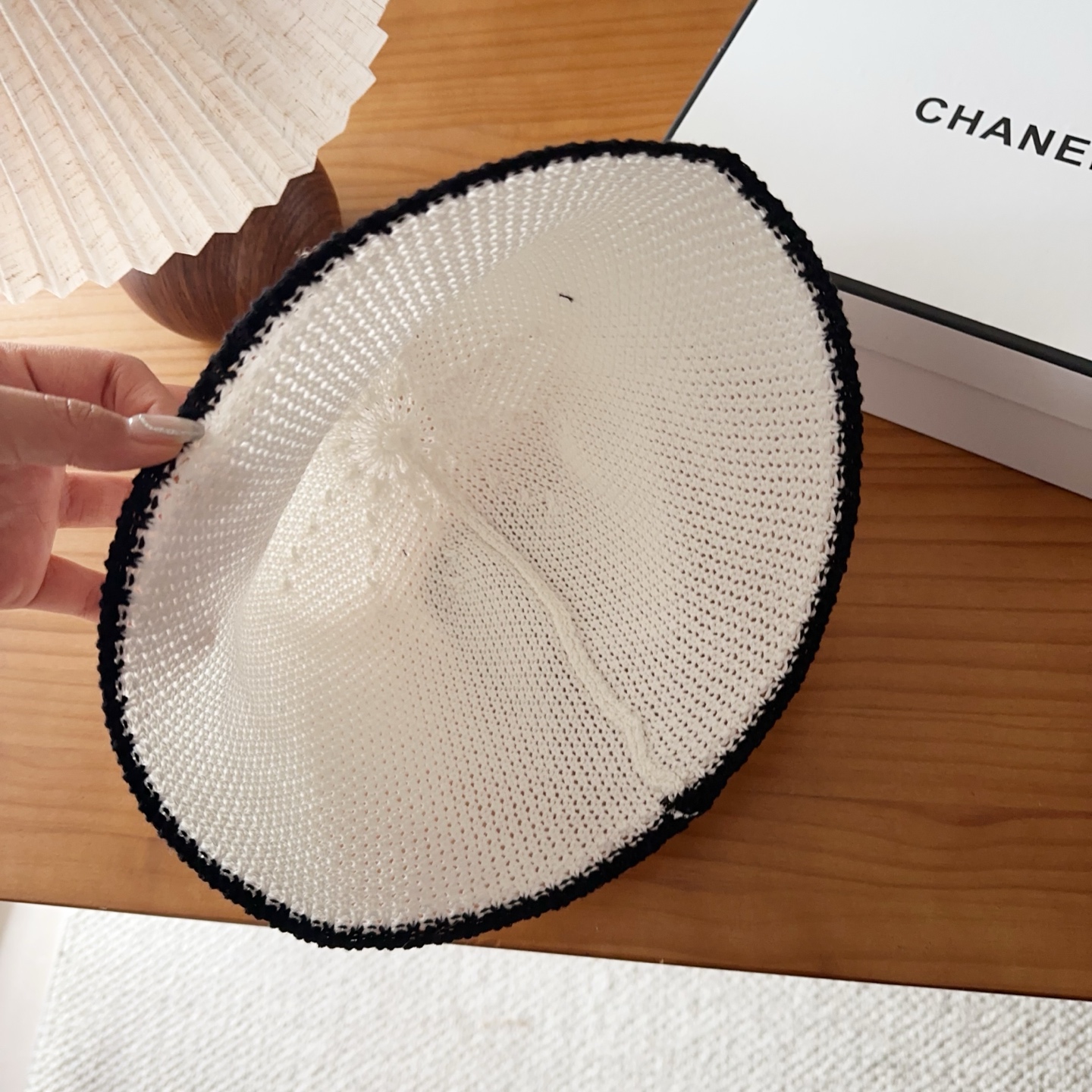 Chanel 渔夫帽 让兼顾时尚和遮阳的简约桶帽出游拍照📷拗造型必备敲显脸小