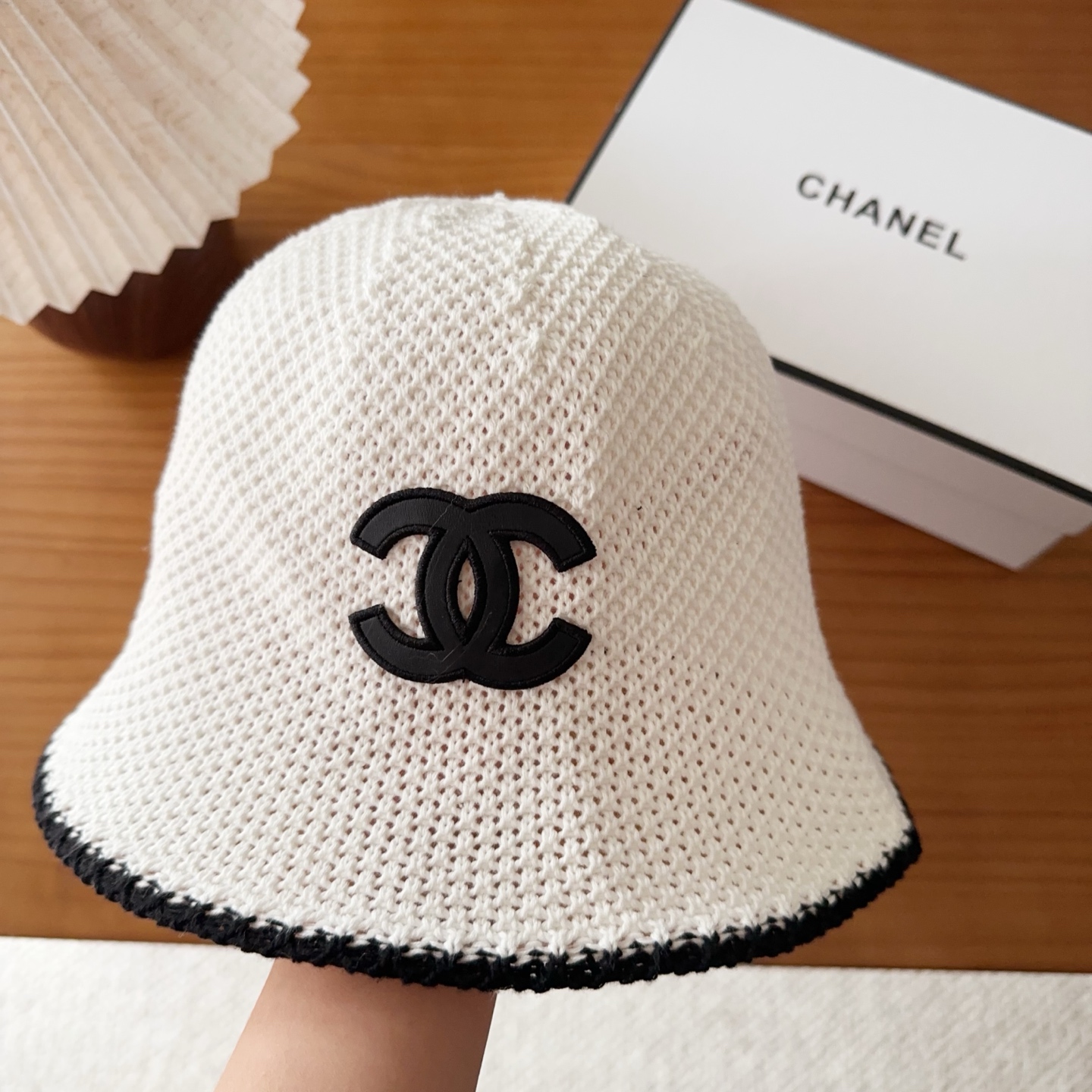 Chanel 渔夫帽 让兼顾时尚和遮阳的简约桶帽出游拍照📷拗造型必备敲显脸小