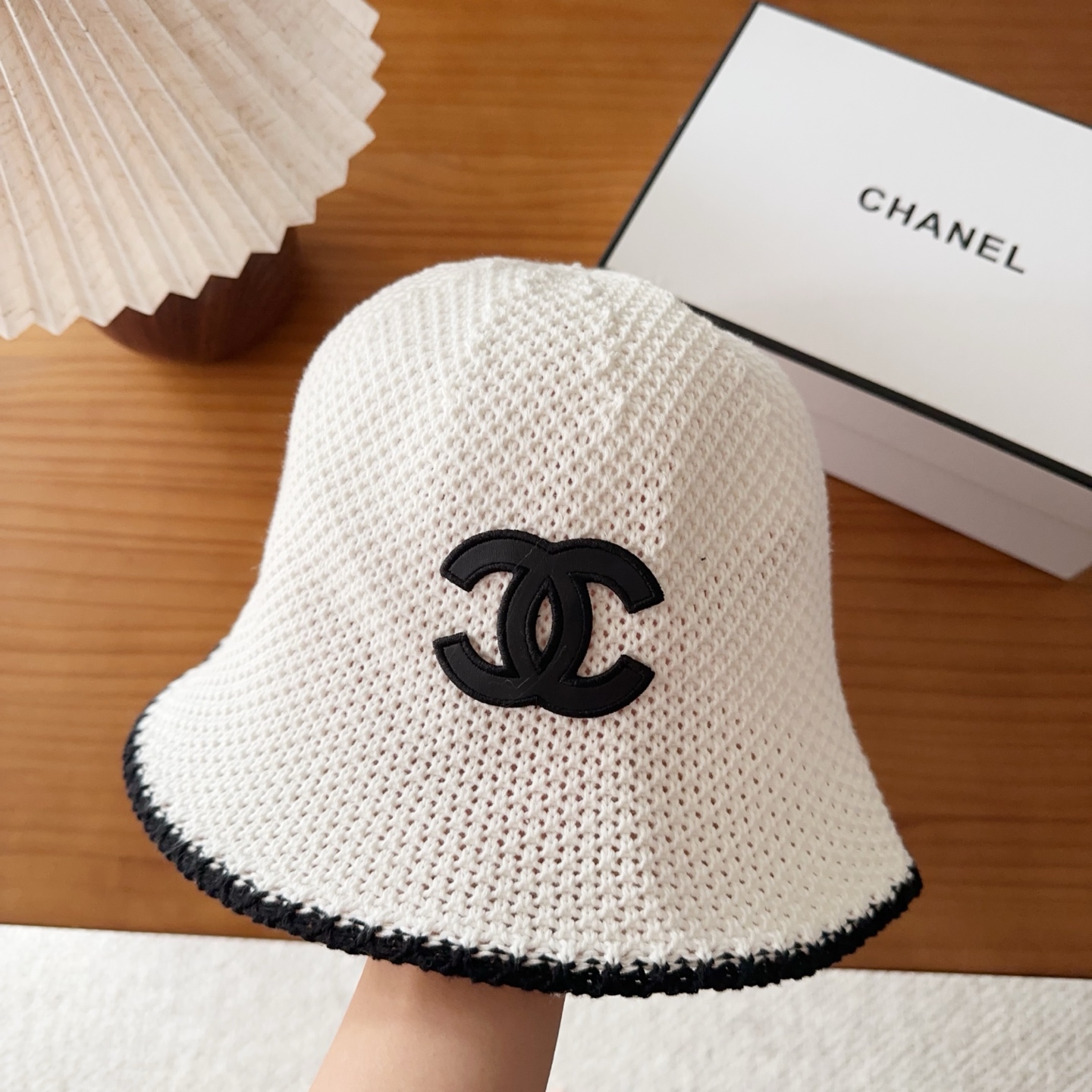 Chanel 渔夫帽 让兼顾时尚和遮阳的简约桶帽出游拍照📷拗造型必备敲显脸小
