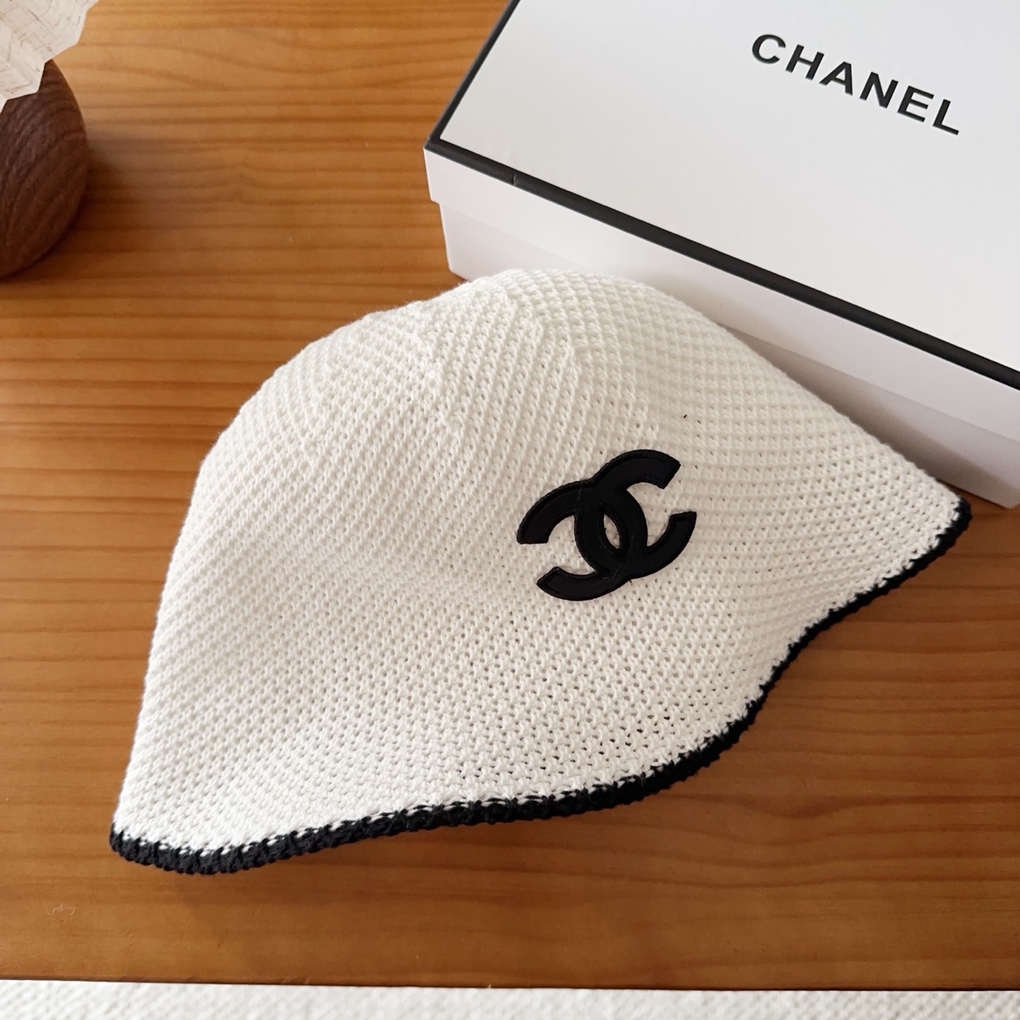 Chanel 渔夫帽 让兼顾时尚和遮阳的简约桶帽出游拍照📷拗造型必备敲显脸小