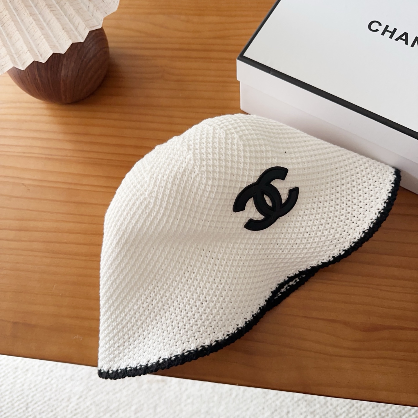 Chanel 渔夫帽 让兼顾时尚和遮阳的简约桶帽出游拍照📷拗造型必备敲显脸小