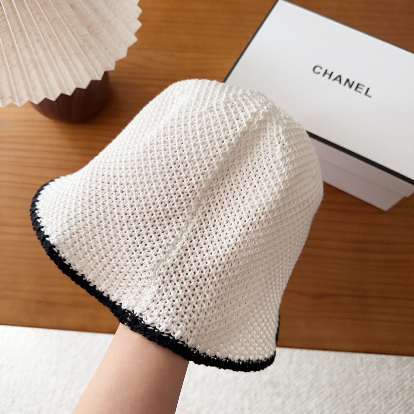 Chanel 渔夫帽 让兼顾时尚和遮阳的简约桶帽出游拍照📷拗造型必备敲显脸小