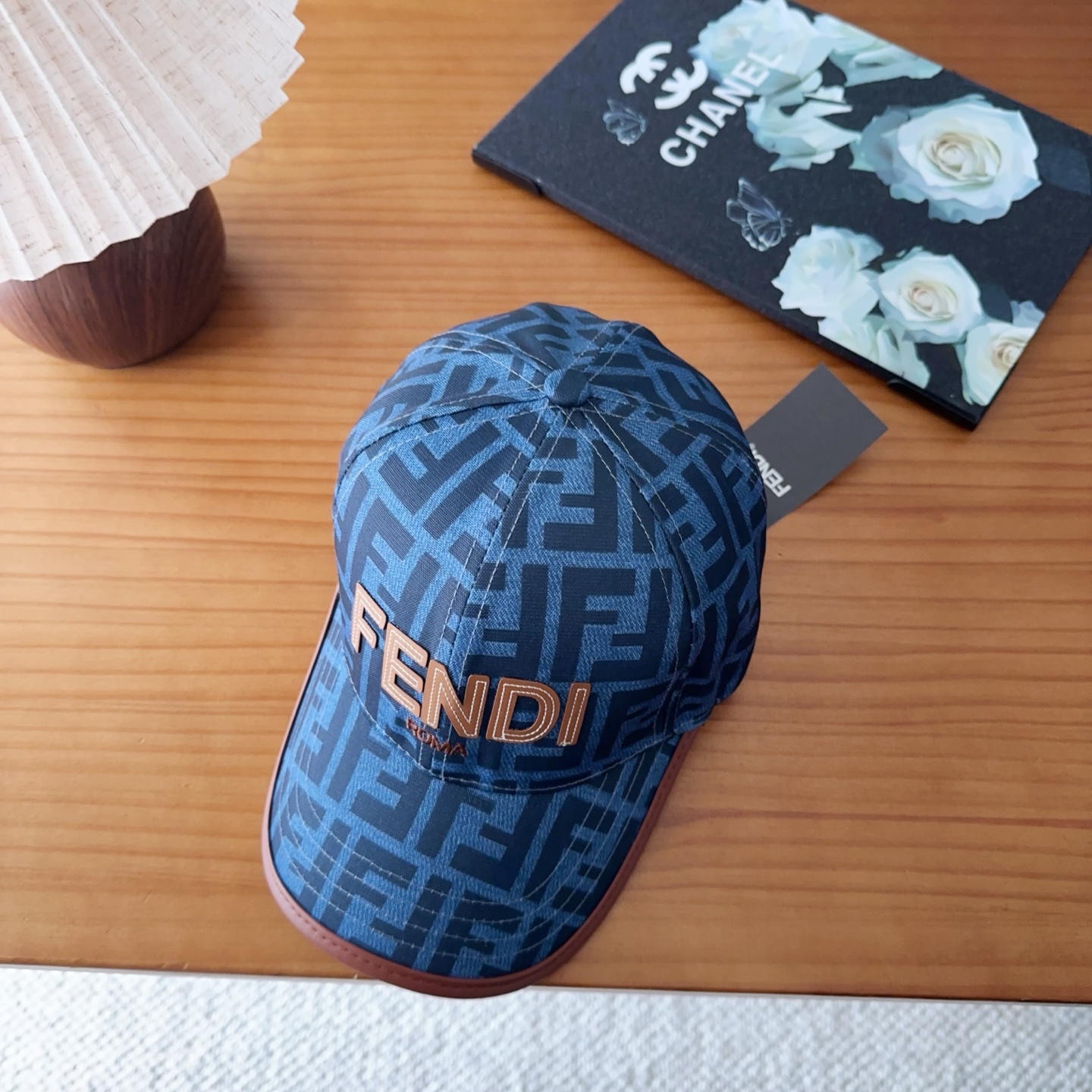 NO:825460,FENDI Fendi presbyopic series baseball cap, classic FF middle-aged item, temperament wearing item, quality bar hat, straw hat, fisherman hat, baseball cap, hat, fendi, fendi, espadrilles, hats19860909FENDI芬迪 老花系列棒球帽 经典FF中古单品,气质穿搭单品,质量杠杠帽子草帽渔夫帽棒球帽,帽子,fendi,fendi,espadrilles,hats,hat