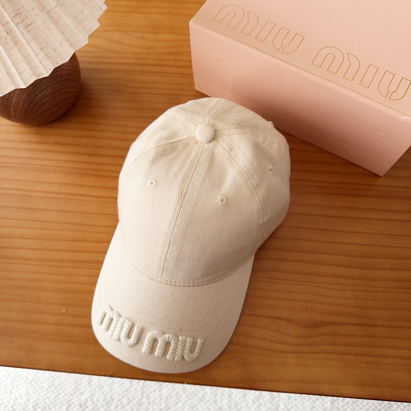 NO:823972,miumiu Miu Miu's new baseball cap, synchronized with big brands, super easy to match, now shipped!  hat straw hat bucket hat baseball cap, hat, miumiu, espadrilles, hats19860909miumiu 缪缪 新款棒球帽,大牌同步,超好搭配,出货！帽子草帽渔夫帽棒球帽,帽子,miumiu,espadrilles,hats,hat