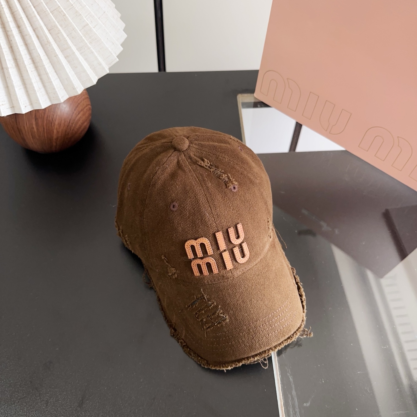Кепка Miu Miu коричневая с эффектом потертости