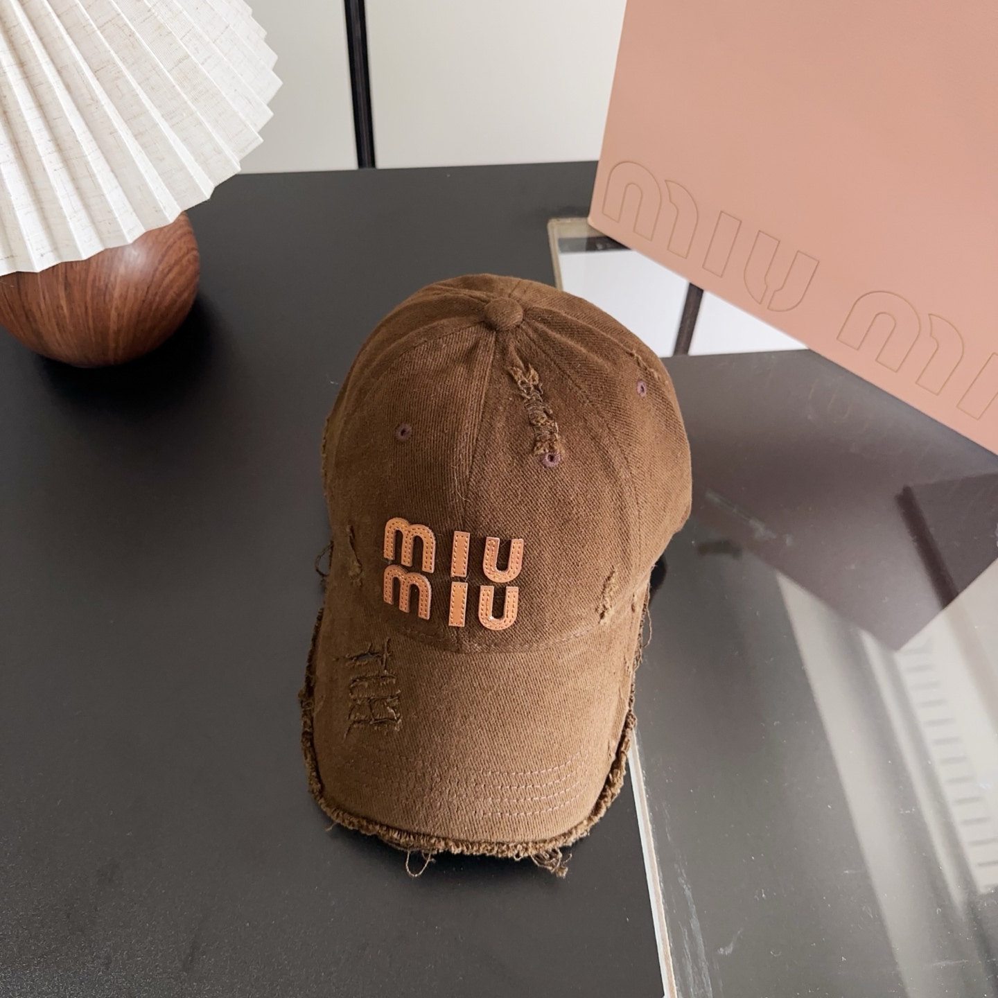 Кепка Miu Miu коричневая с эффектом потертости