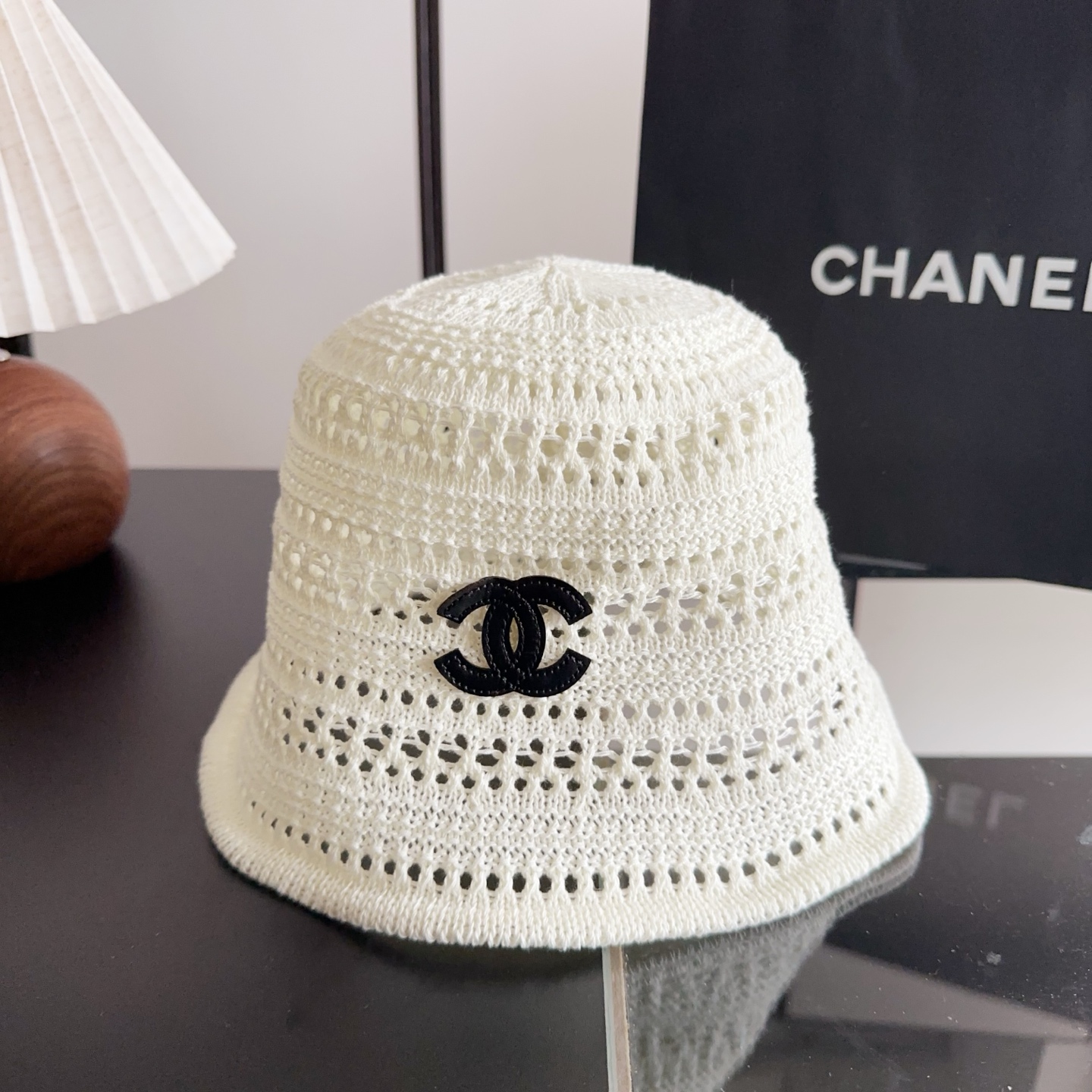 NO:765968,Chanel’s new bucket hat~simple and so beautiful!  Full of spring and summer atmosphere!  The upper body is a combination of American sweet and cool style and handsome workwear style!  It’s so high-end that it’s close to my heart. It’s also the favorite hat among fashionistas. Straw hats, fisherman hats, baseball caps, hats, chanel, espadrilles, hats19860909香奈儿 新款水桶帽～简约太好看啦！ 春夏氛围感满满！上身是美式甜酷风和帅气工装风碰到！简直高级到心坎上了也是潮人最爱帽子草帽渔夫帽棒球帽,帽子,chanel,espadrilles,hats,hat