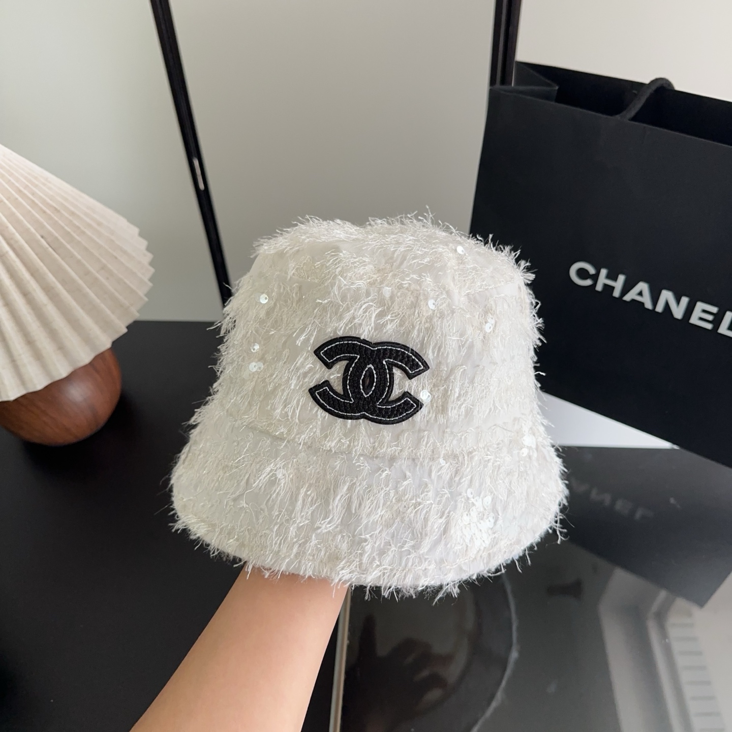 Chanel 渔夫帽 让兼顾时尚和遮阳的简约桶帽出游拍照📷拗造型必备敲显脸小