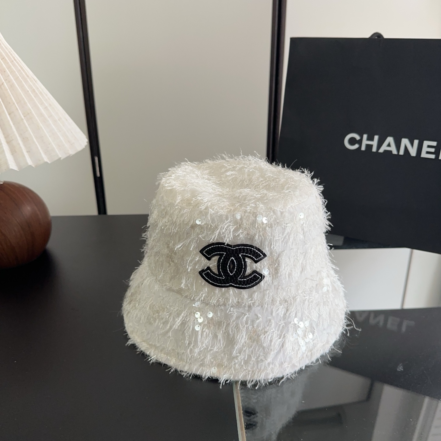 Chanel 渔夫帽 让兼顾时尚和遮阳的简约桶帽出游拍照📷拗造型必备敲显脸小
