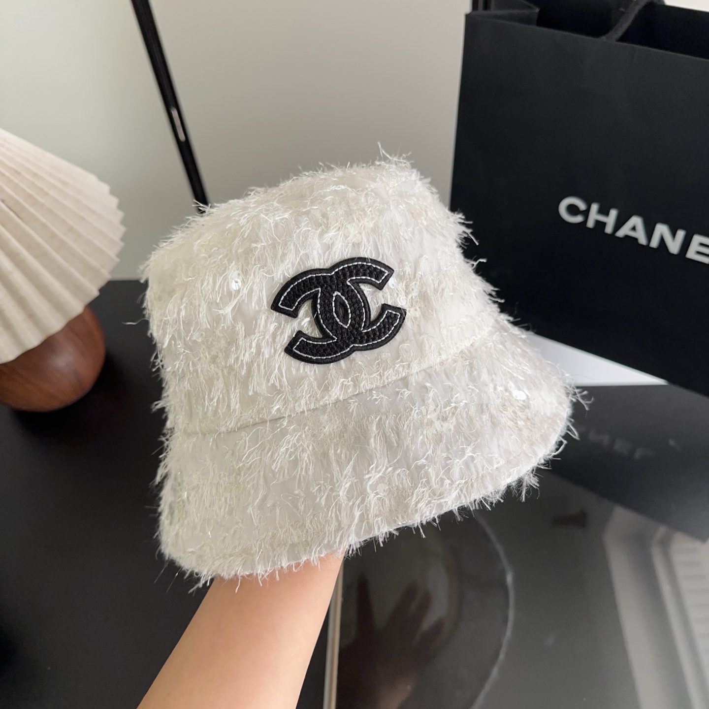 Chanel 渔夫帽 让兼顾时尚和遮阳的简约桶帽出游拍照📷拗造型必备敲显脸小