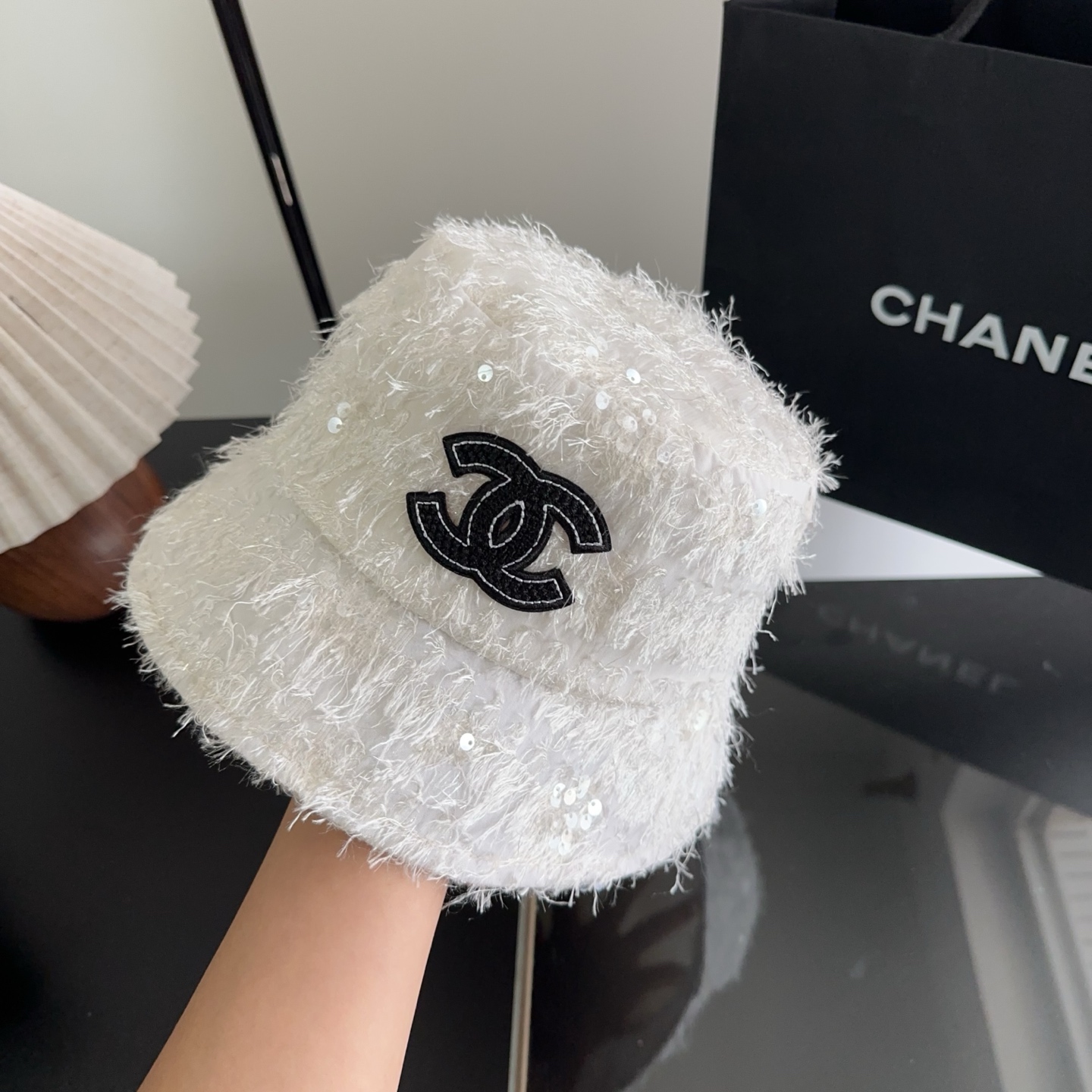 Chanel 渔夫帽 让兼顾时尚和遮阳的简约桶帽出游拍照📷拗造型必备敲显脸小