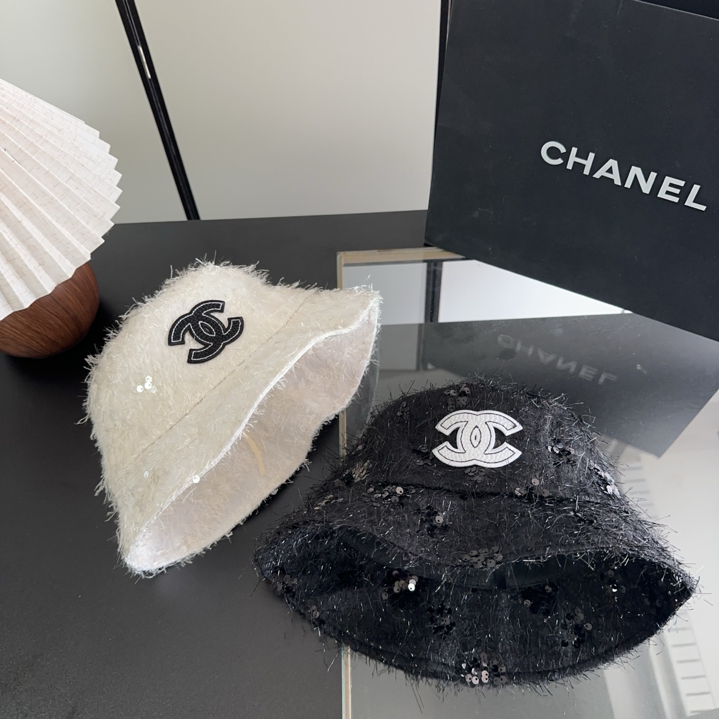 Chanel 渔夫帽 让兼顾时尚和遮阳的简约桶帽出游拍照📷拗造型必备敲显脸小