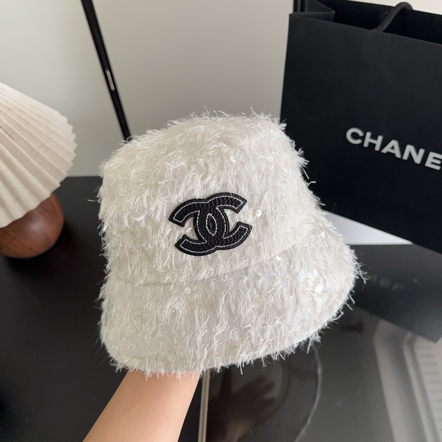 Chanel 渔夫帽 让兼顾时尚和遮阳的简约桶帽出游拍照📷拗造型必备敲显脸小