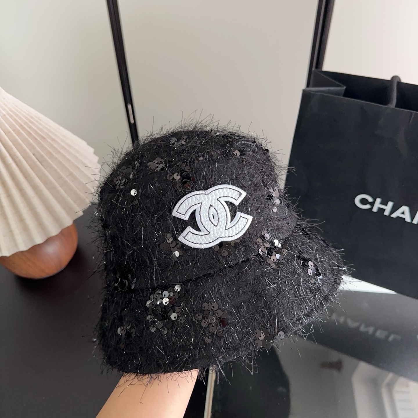 Chanel 渔夫帽 让兼顾时尚和遮阳的简约桶帽出游拍照📷拗造型必备敲显脸小