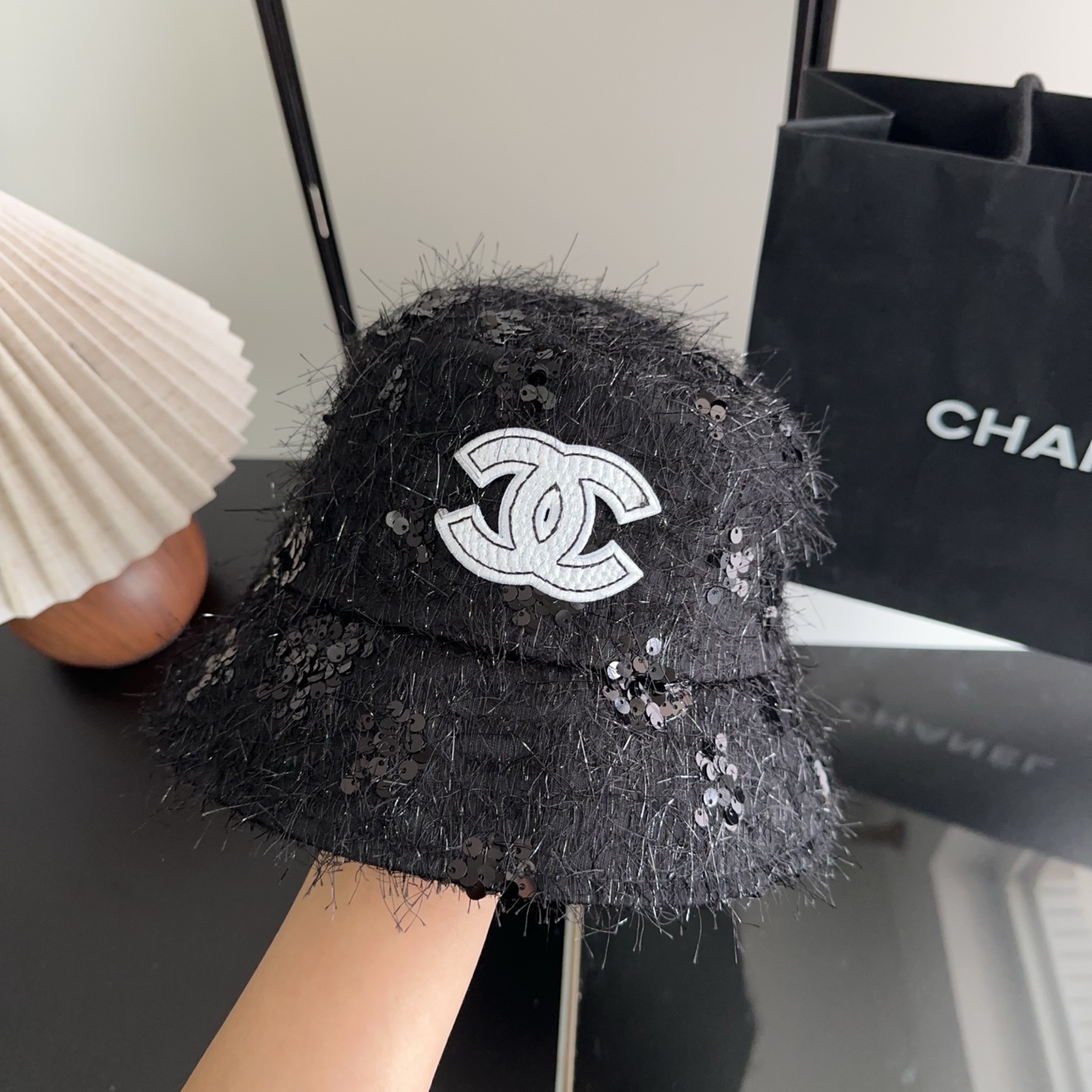 Chanel 渔夫帽 让兼顾时尚和遮阳的简约桶帽出游拍照📷拗造型必备敲显脸小