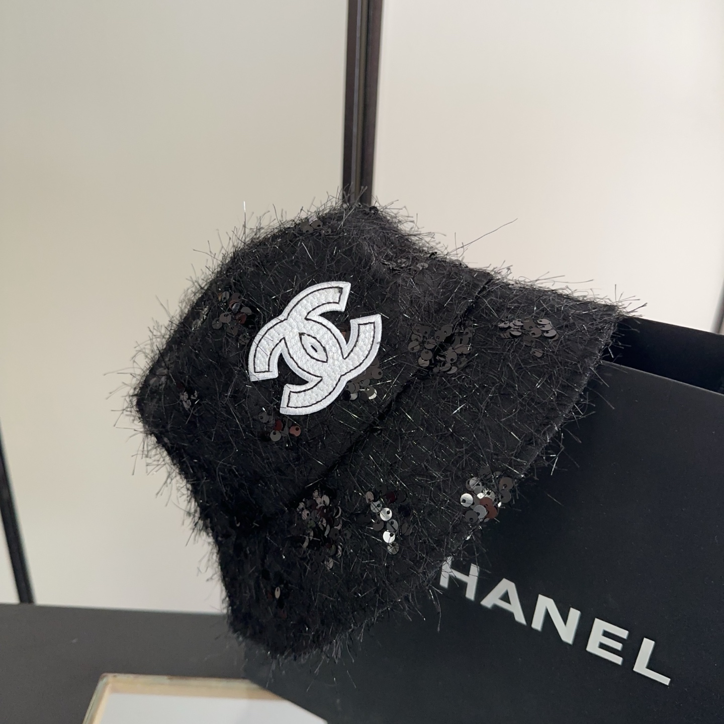 Chanel 渔夫帽 让兼顾时尚和遮阳的简约桶帽出游拍照📷拗造型必备敲显脸小