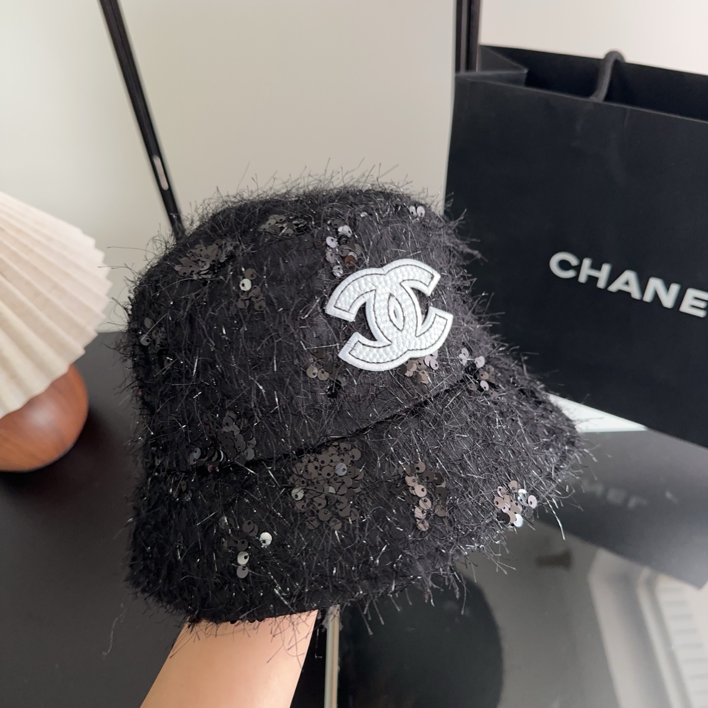 Chanel 渔夫帽 让兼顾时尚和遮阳的简约桶帽出游拍照📷拗造型必备敲显脸小