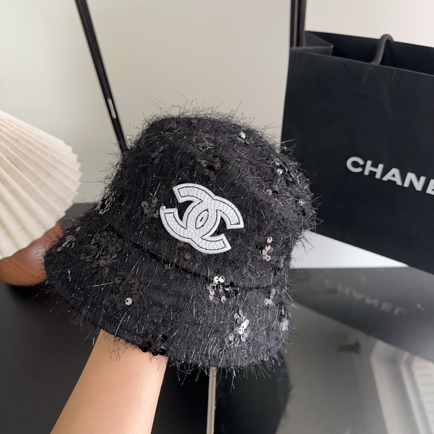 Chanel 渔夫帽 让兼顾时尚和遮阳的简约桶帽出游拍照📷拗造型必备敲显脸小