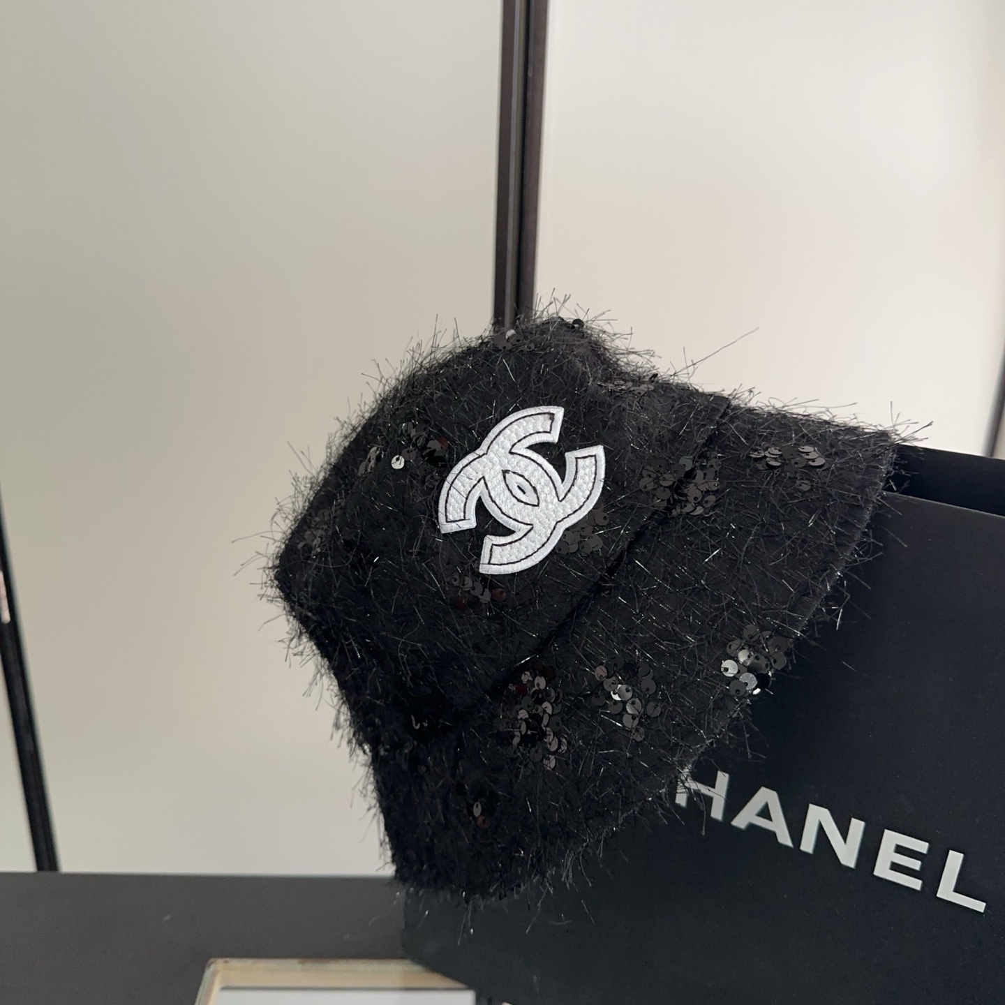 Chanel 渔夫帽 让兼顾时尚和遮阳的简约桶帽出游拍照📷拗造型必备敲显脸小