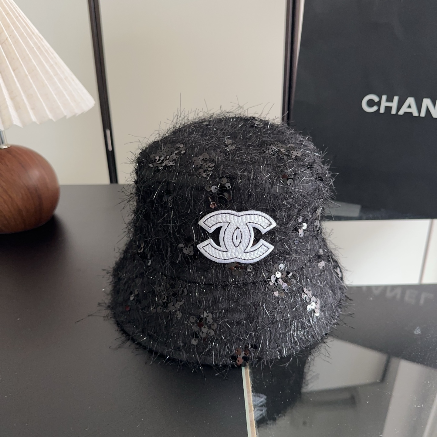 Chanel 渔夫帽 让兼顾时尚和遮阳的简约桶帽出游拍照📷拗造型必备敲显脸小