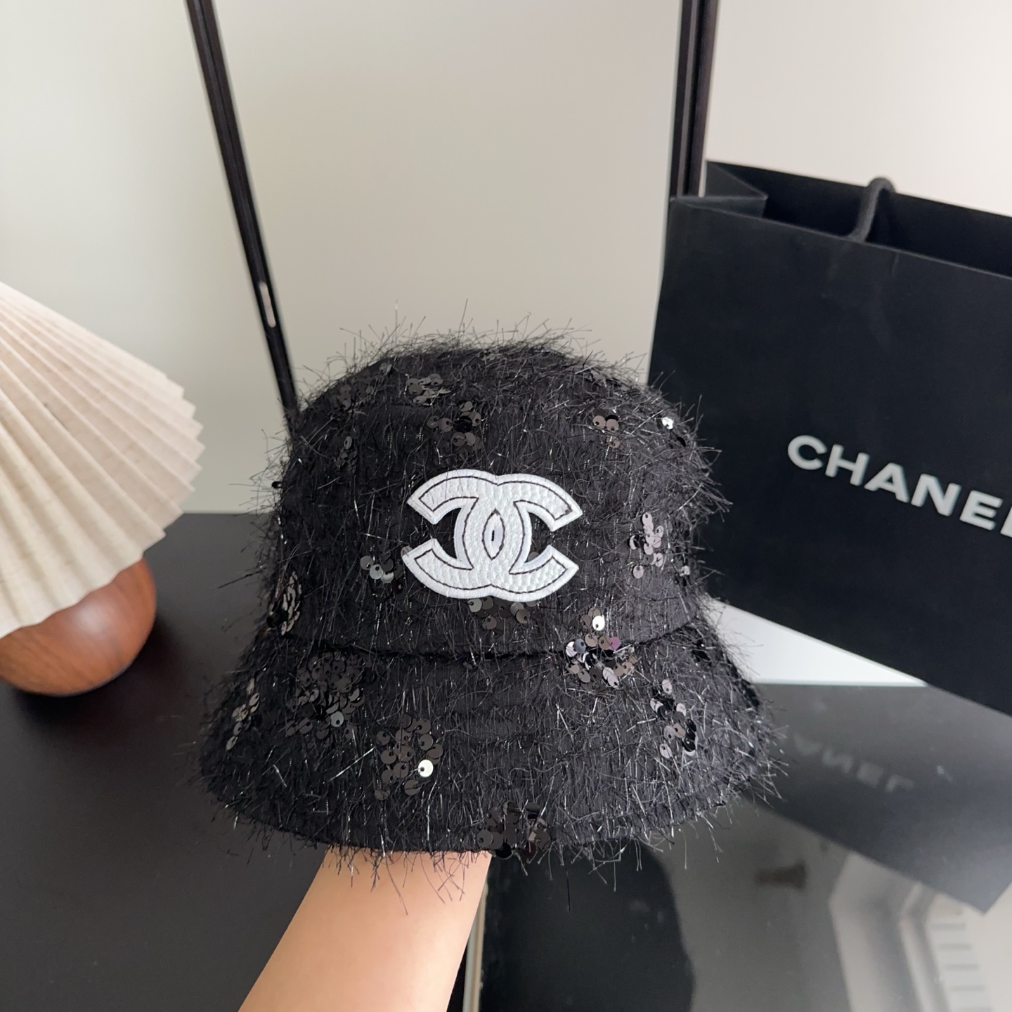 Chanel 渔夫帽 让兼顾时尚和遮阳的简约桶帽出游拍照📷拗造型必备敲显脸小