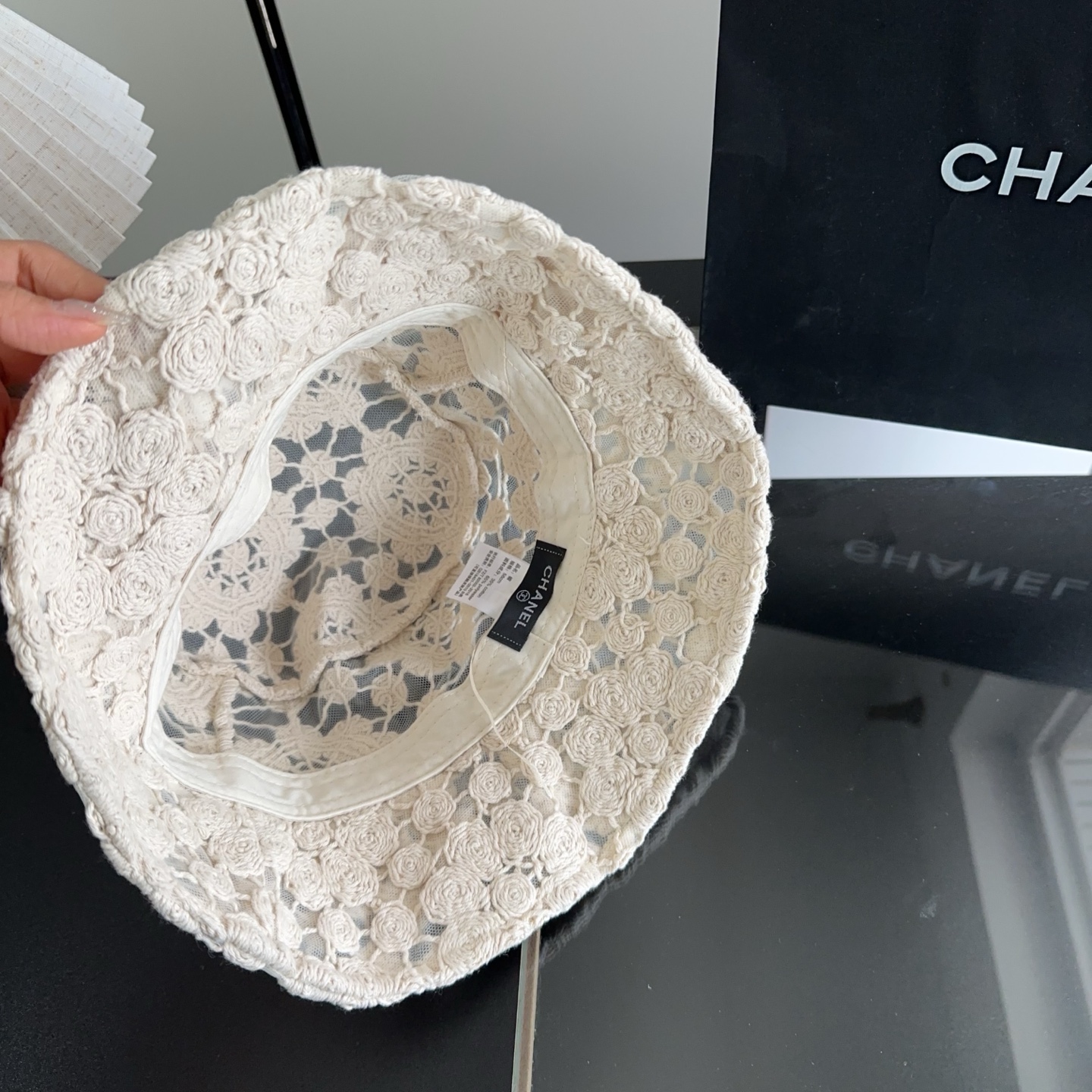 Chanel 渔夫帽 让兼顾时尚和遮阳的简约桶帽出游拍照📷拗造型必备敲显脸小